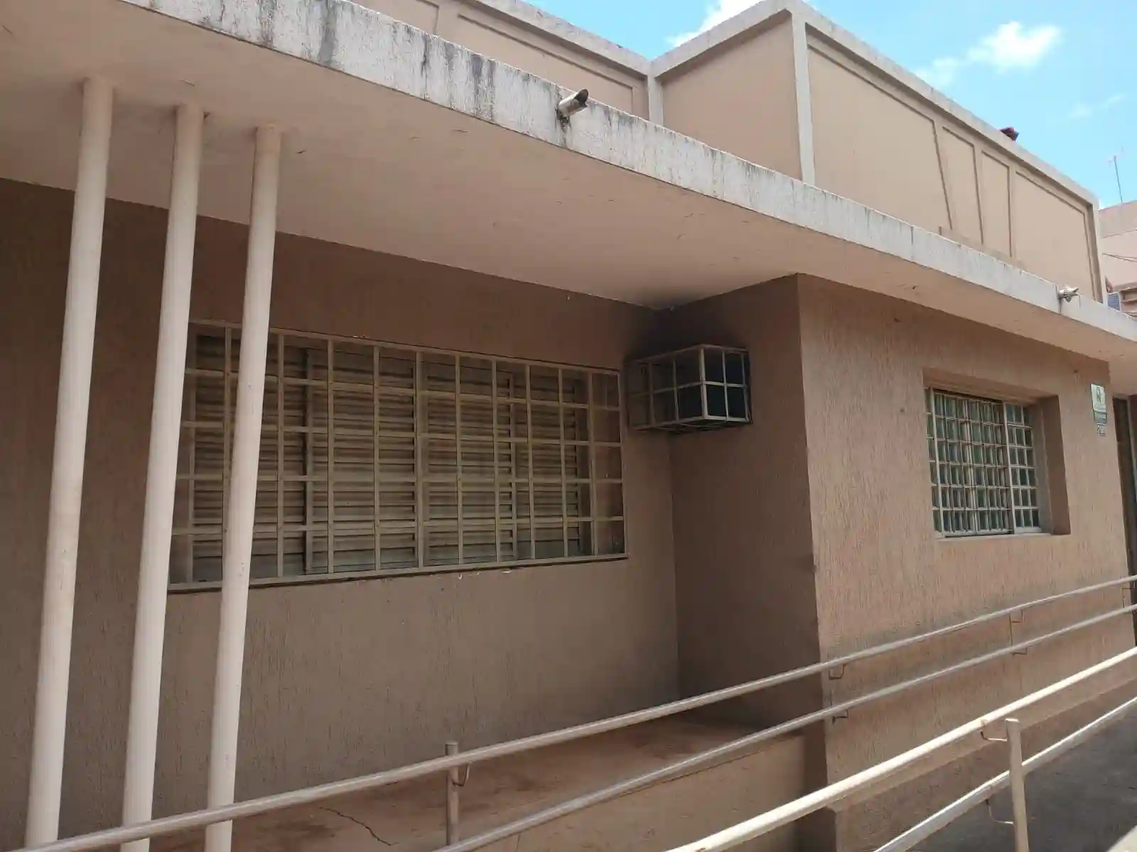 Casa Comercial com 4 quartos à venda, 200m² — foto 3 de 33