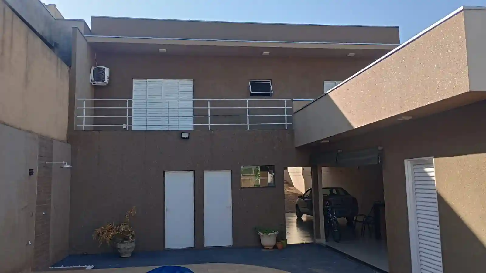 Casa com 3 quartos à venda, 300m² — foto 1 de 17