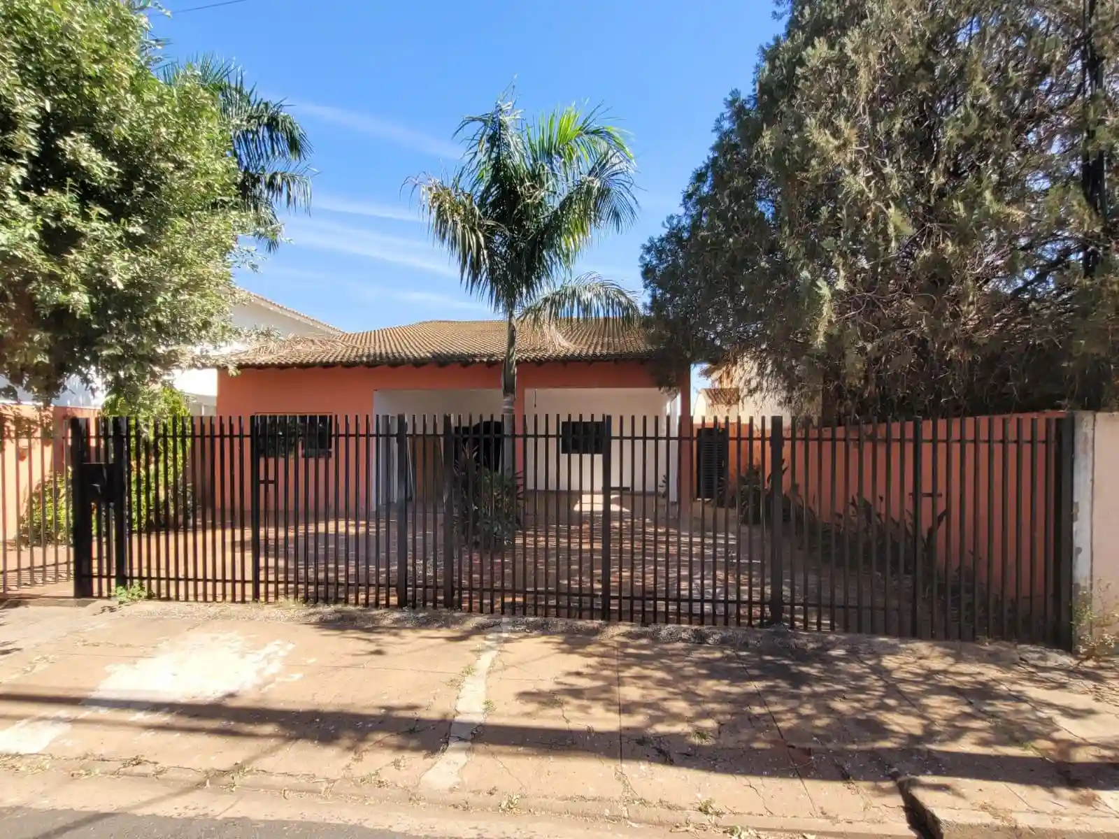 Casa com 3 quartos à venda, 360m² — foto 1 de 19