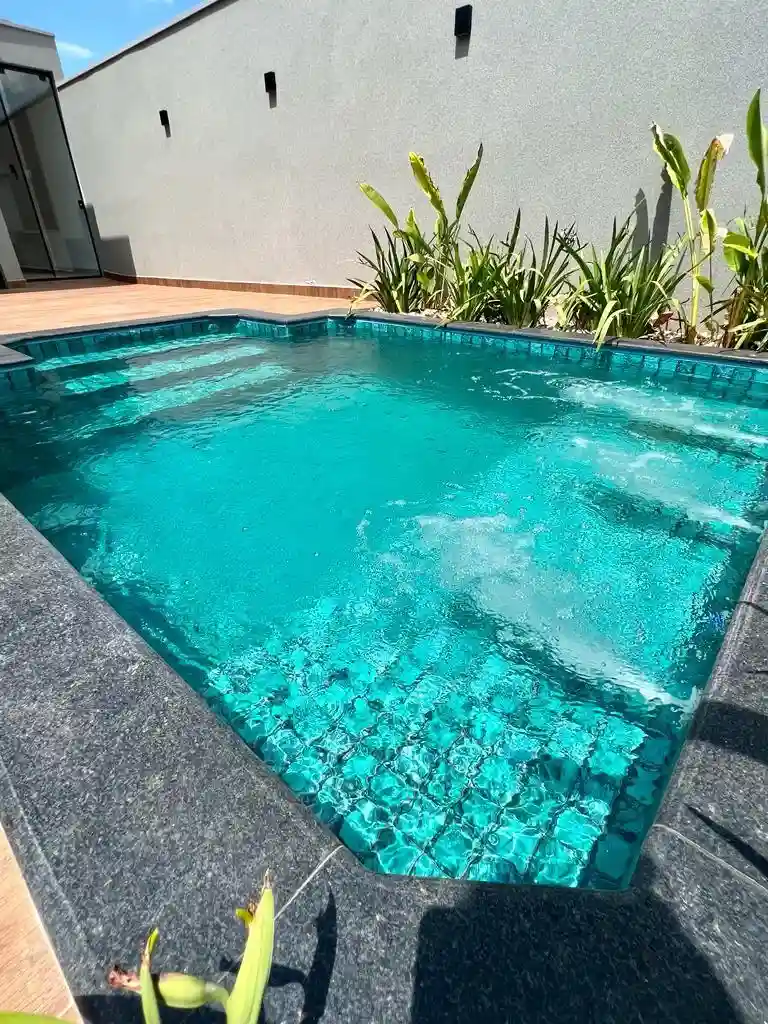 Casa de Condomínio com 3 quartos à venda, 220m² — foto 2 de 8