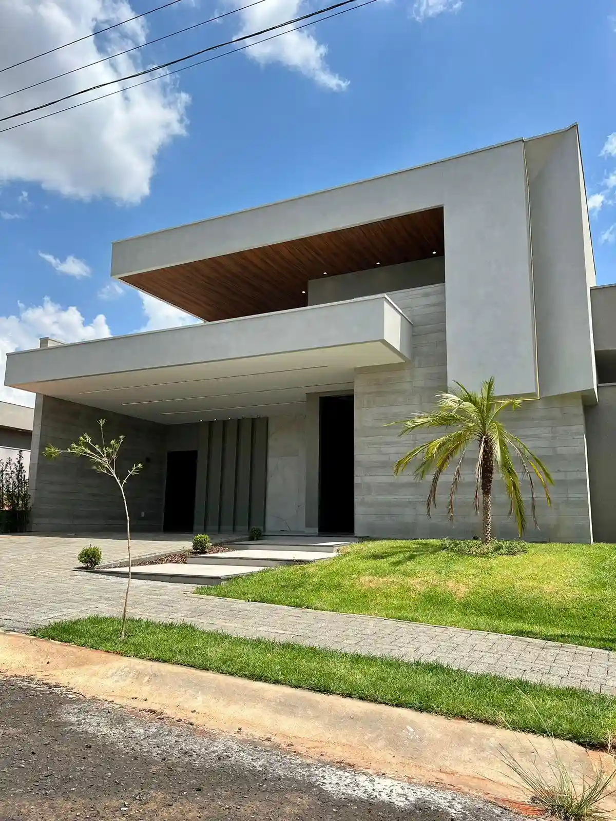 Casa de Condomínio com 3 quartos à venda, 220m² — foto 1 de 8