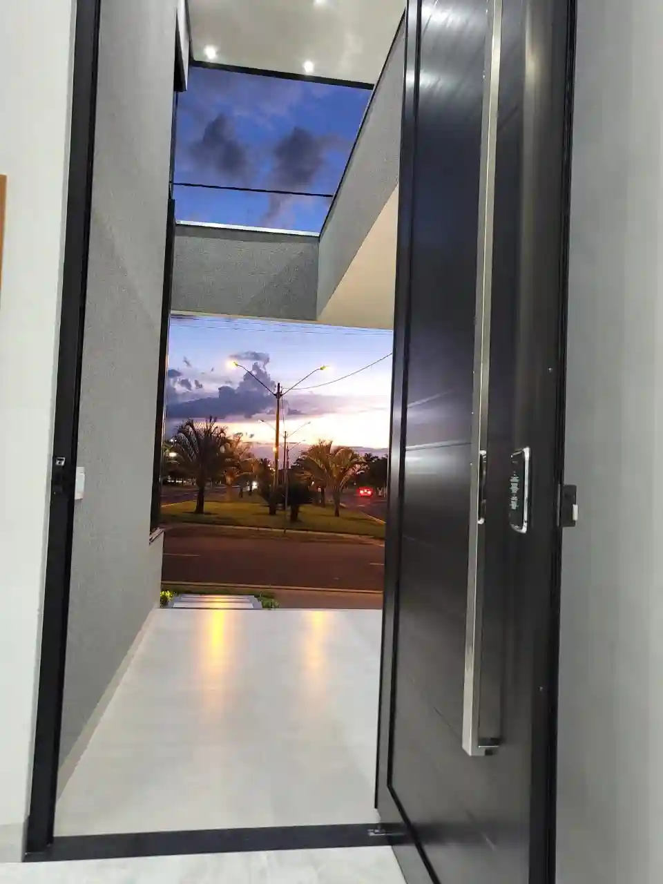 Casa de Condomínio com 3 quartos à venda, 250m² — foto 2 de 48