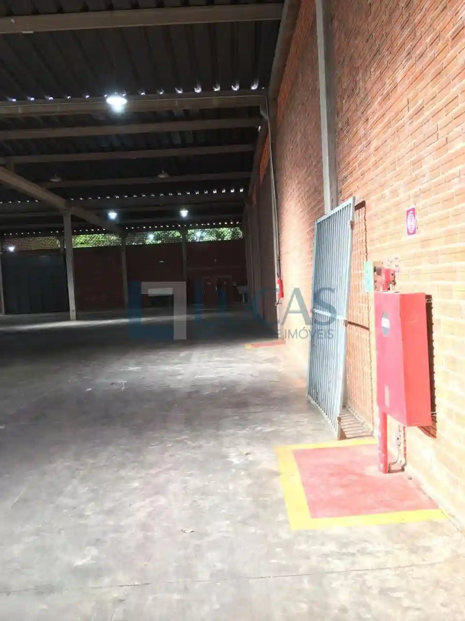 Galpão / Depósito / Armazém  para aluguel, 2500m² — foto 5 de 12