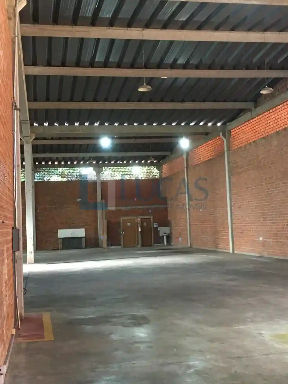 Galpão / Depósito / Armazém  para aluguel, 2500m² — foto 6 de 12