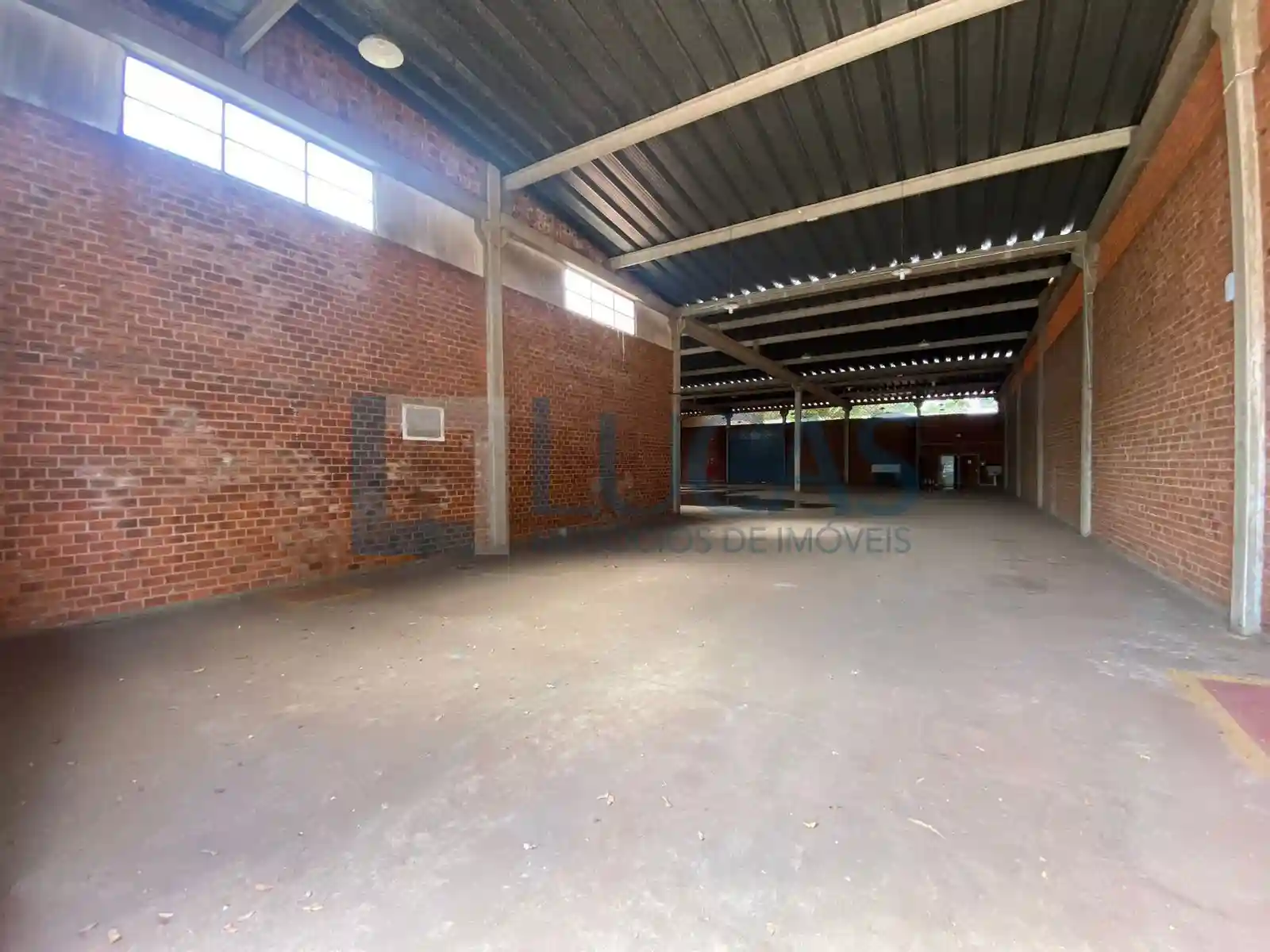 Galpão / Depósito / Armazém  para aluguel, 2500m² — foto 8 de 12