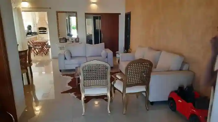 Casa de Condomínio com 3 quartos à venda, 235m² — foto 2 de 36