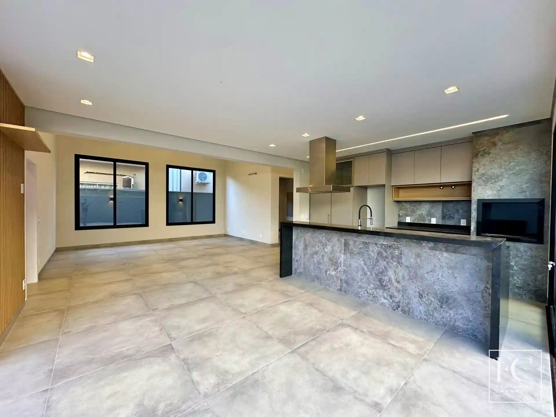 Casa de Condomínio com 3 quartos à venda, 240m² — foto 12 de 28