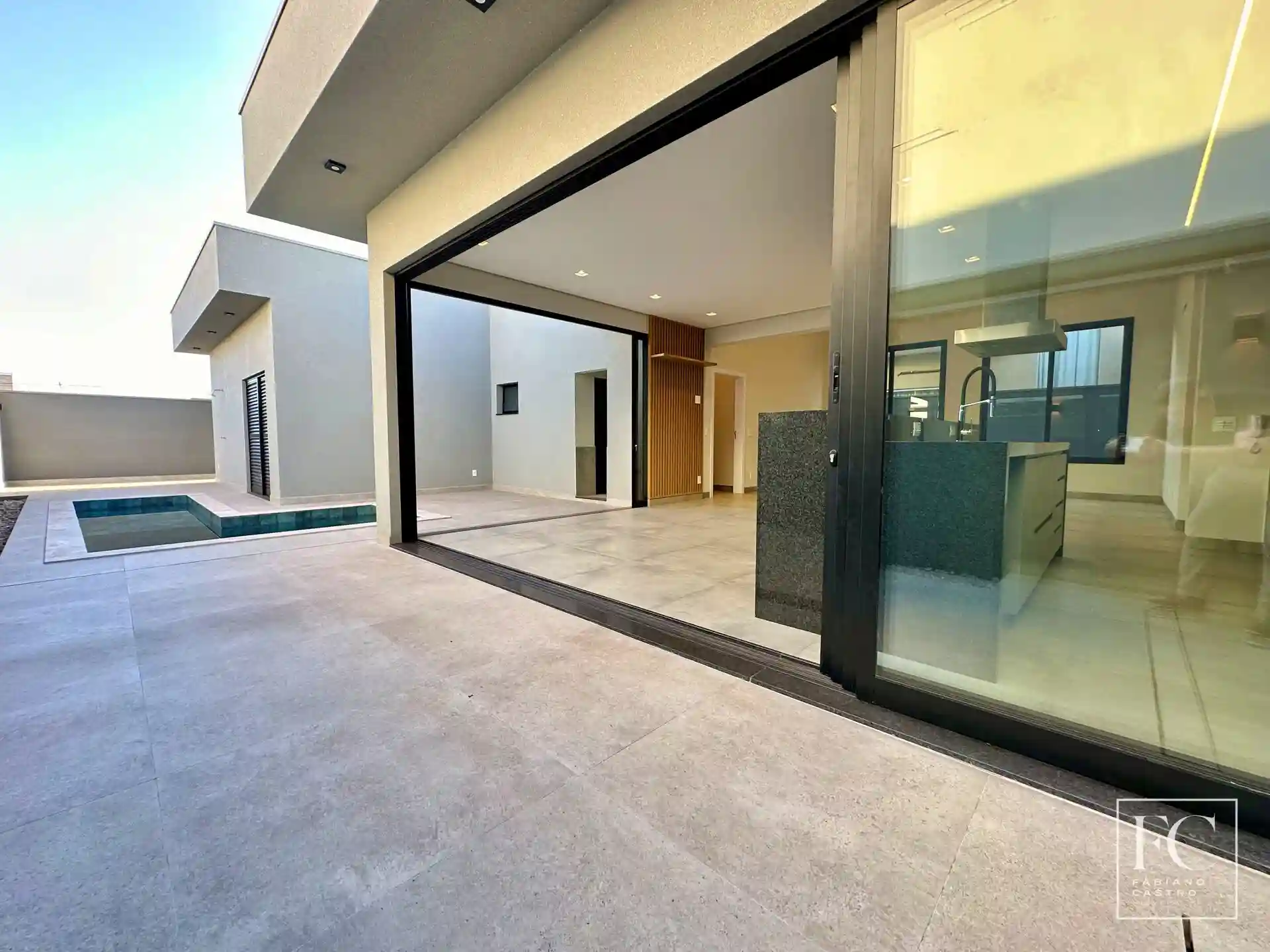 Casa de Condomínio com 3 quartos à venda, 240m² — foto 16 de 28