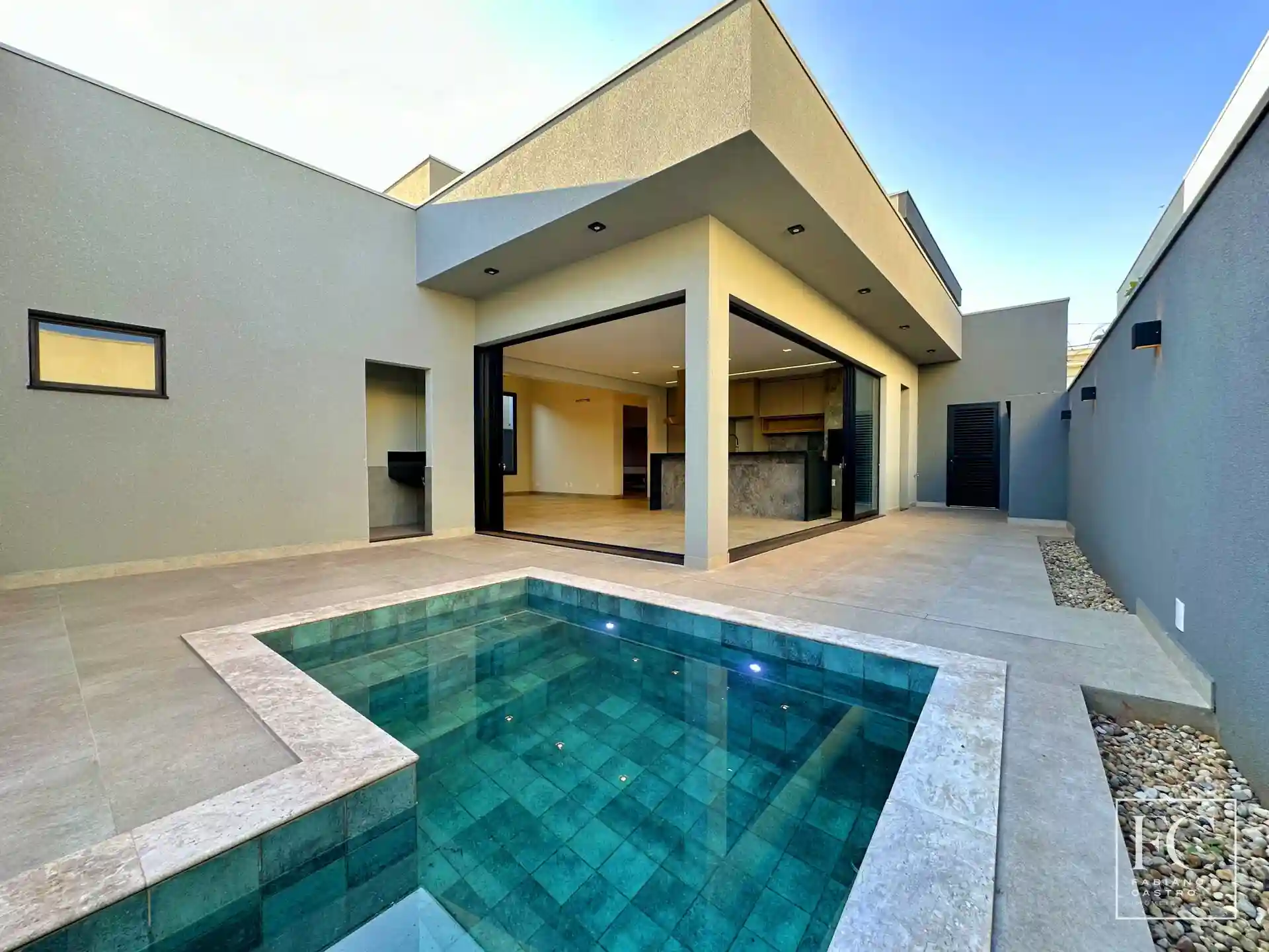 Casa de Condomínio com 3 quartos à venda, 240m² — foto 15 de 28