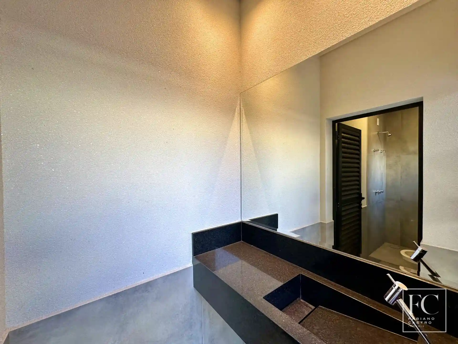 Casa de Condomínio com 3 quartos à venda, 240m² — foto 17 de 28