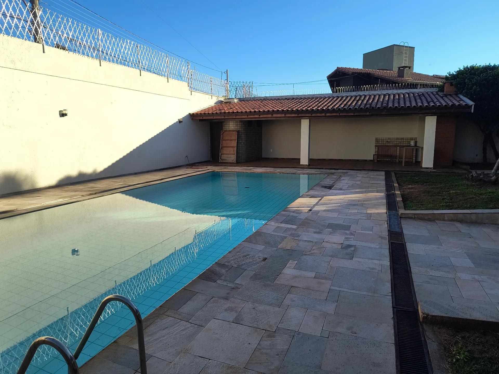 Casa com 3 quartos à venda, 620m² — foto 2 de 21