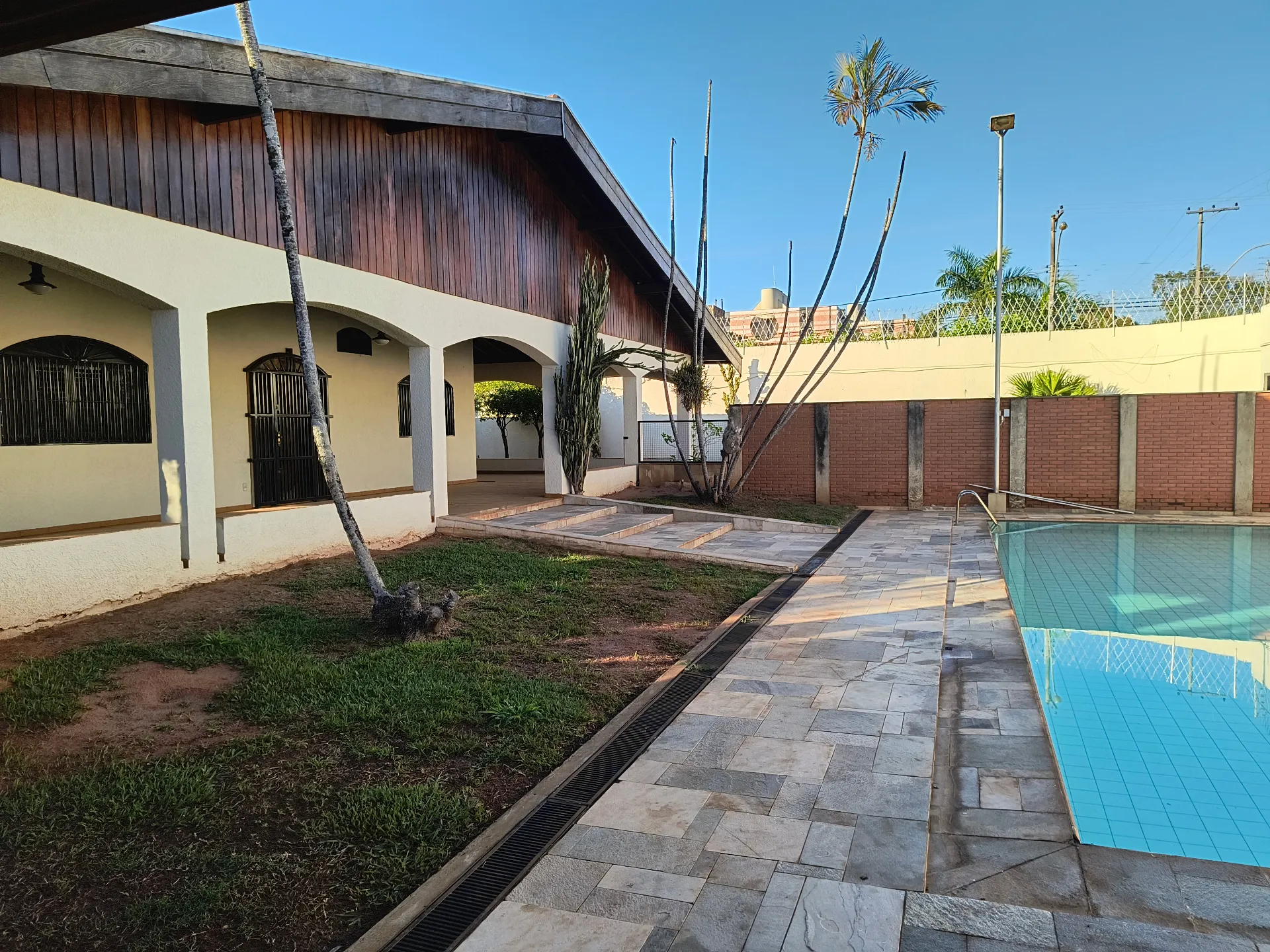 Casa com 3 quartos à venda, 620m² — foto 1 de 21