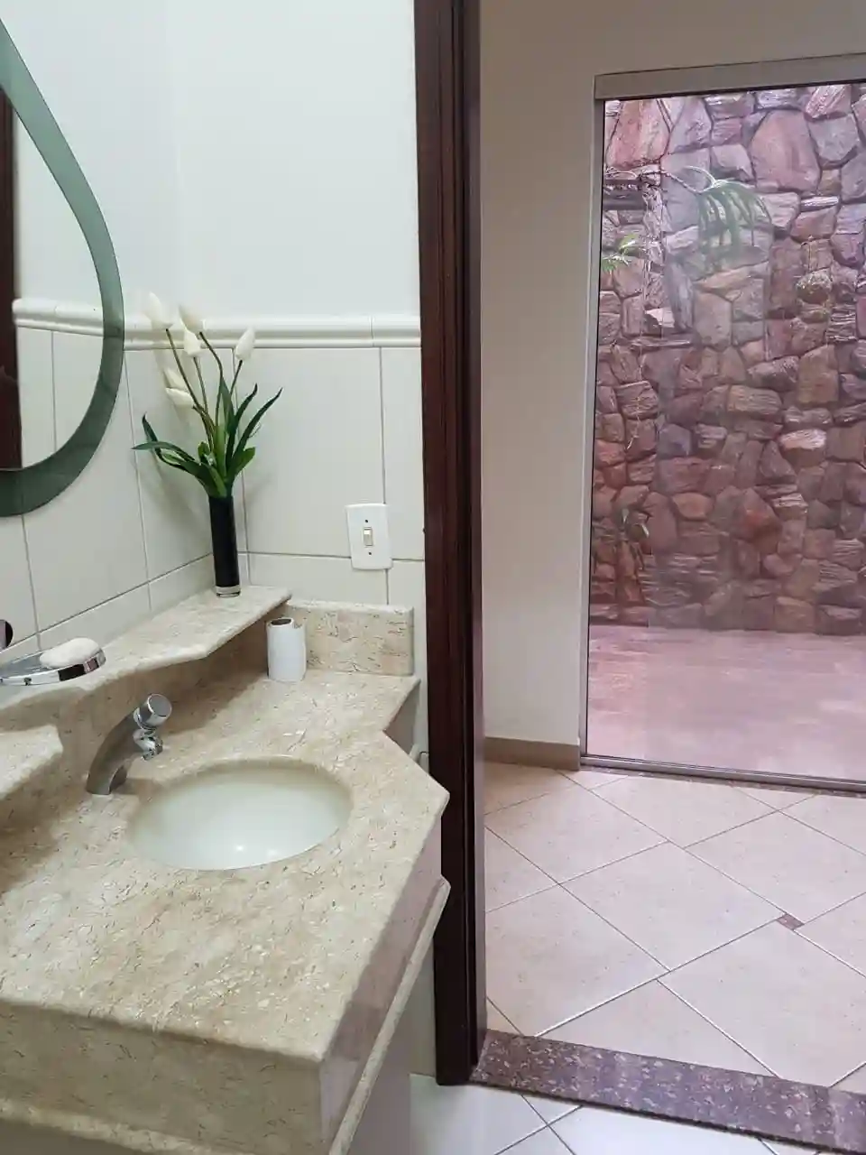 Casa com 3 quartos à venda, 284m² — foto 2 de 10