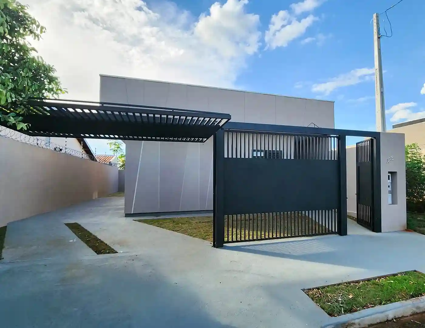 Casa com 3 quartos à venda, 200m² — foto 1 de 6