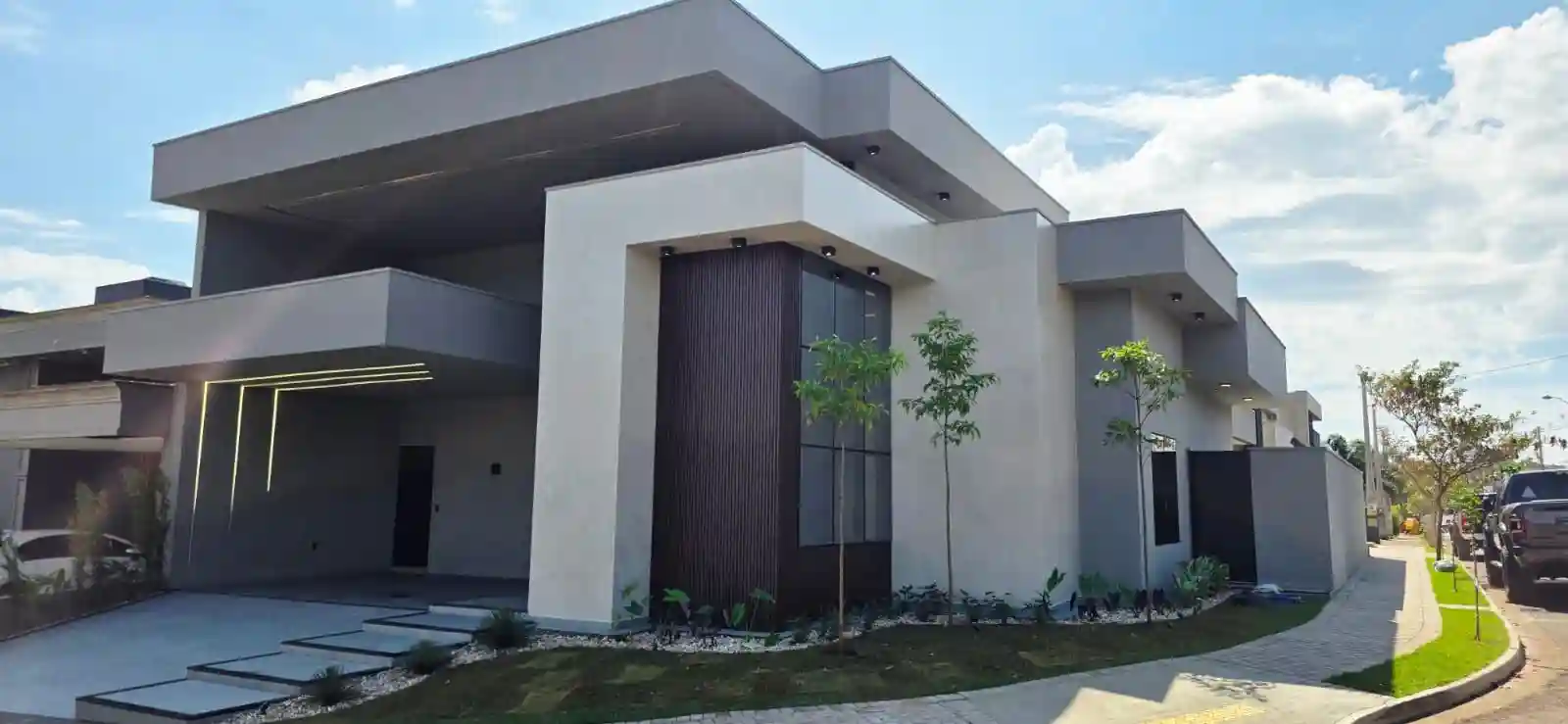 Casa de Condomínio com 3 quartos à venda, 215m² — foto 2 de 24