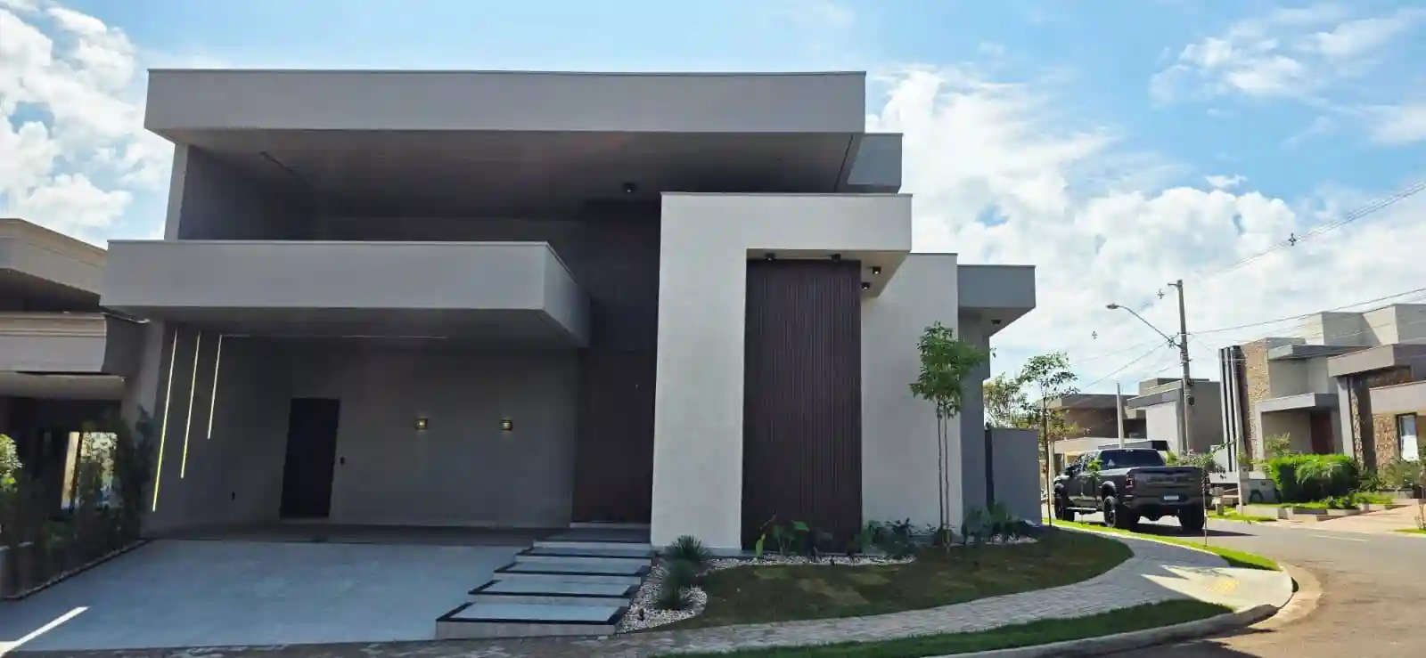 Casa de Condomínio com 3 quartos à venda, 215m² — foto 1 de 24