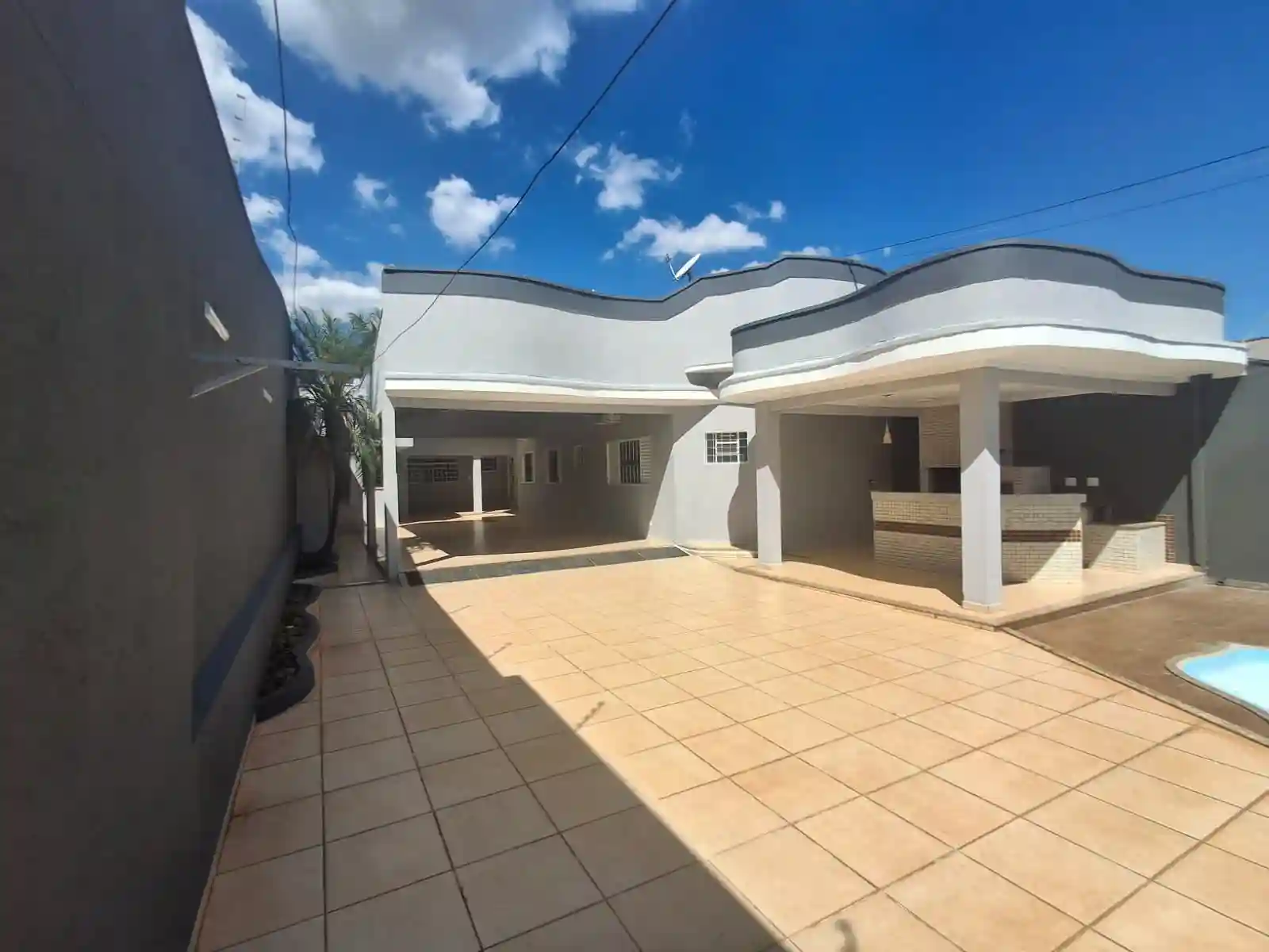 Casa com 3 quartos à venda, 200m² — foto 2 de 19