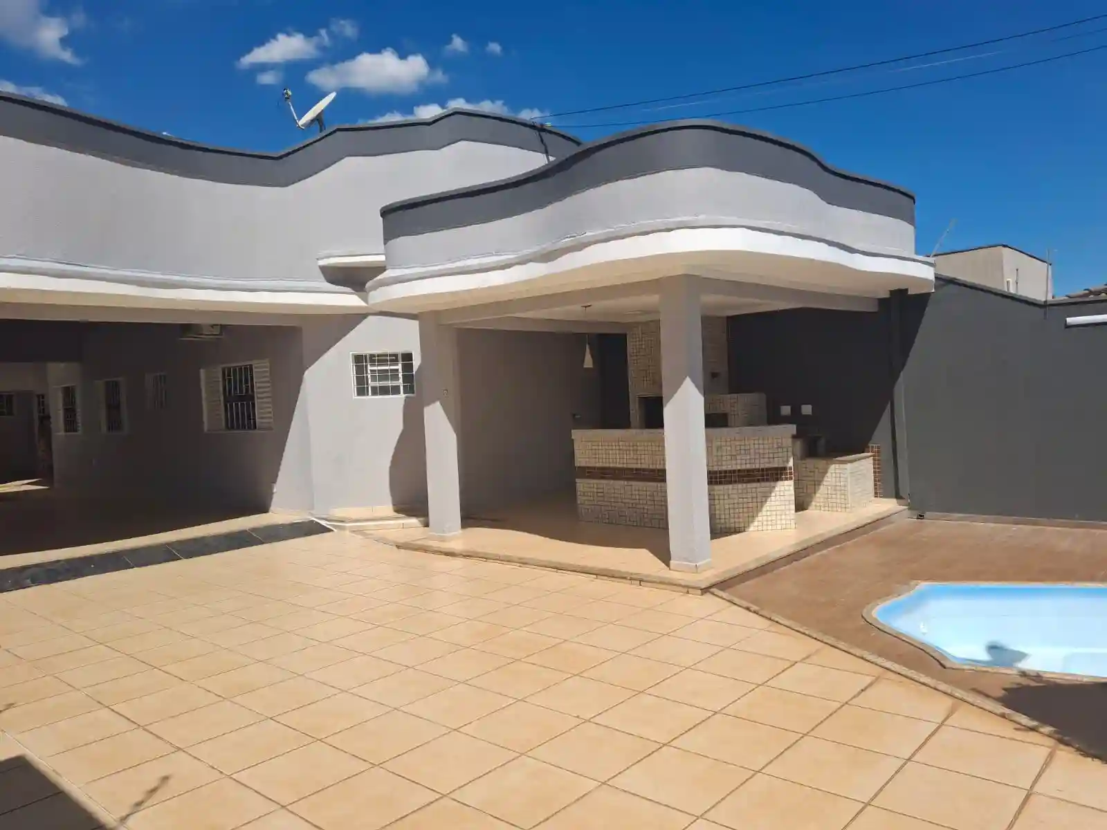 Casa com 3 quartos à venda, 200m² — foto 3 de 19