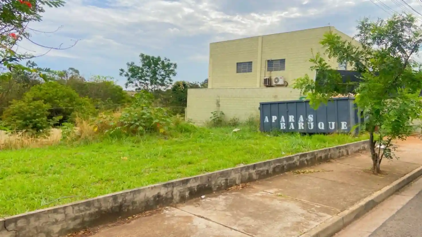 Terreno / Lote / Condomínio  à venda, 200m² — foto 2 de 3