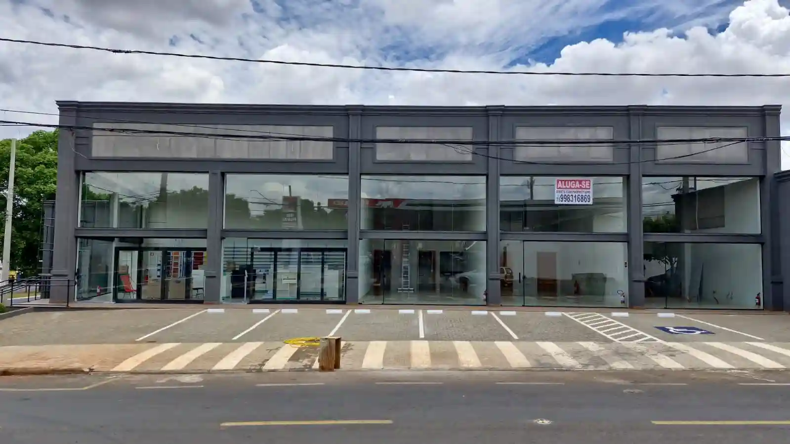 Loja / Salão / Ponto Comercial  para aluguel, 65m² — foto 2 de 9