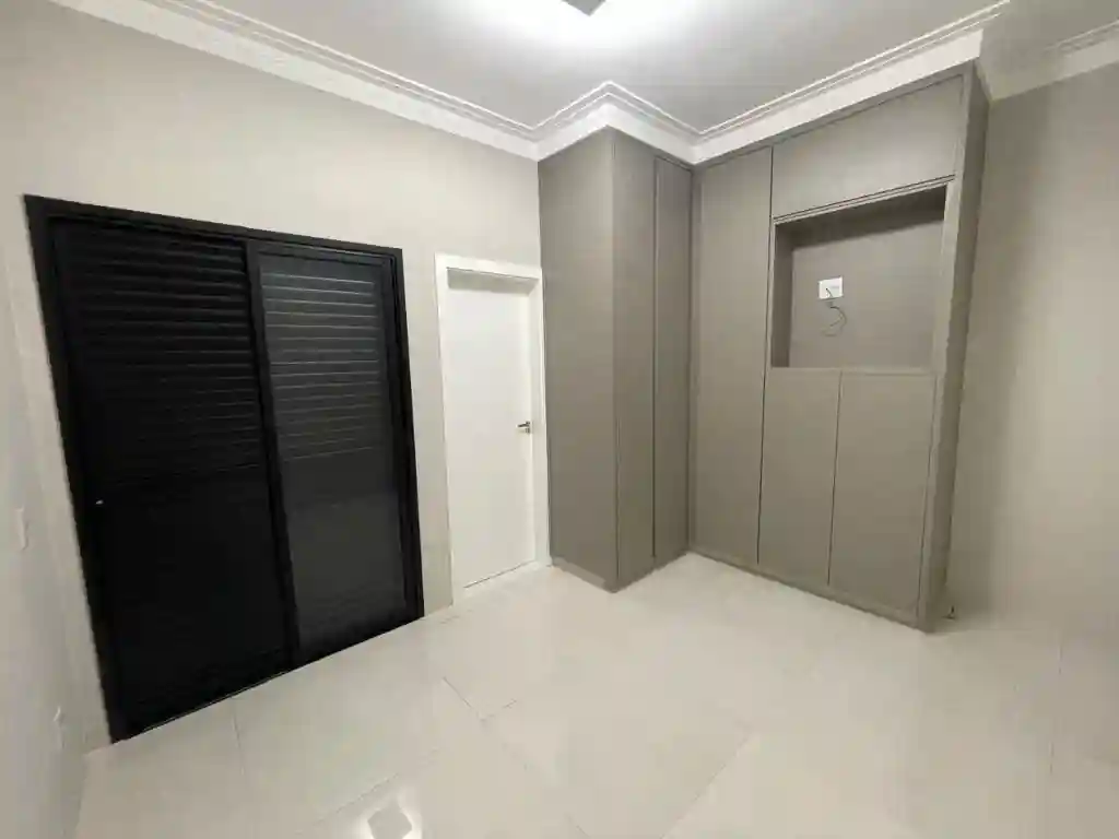 Casa de Condomínio com 3 quartos à venda, 180m² — foto 2 de 15