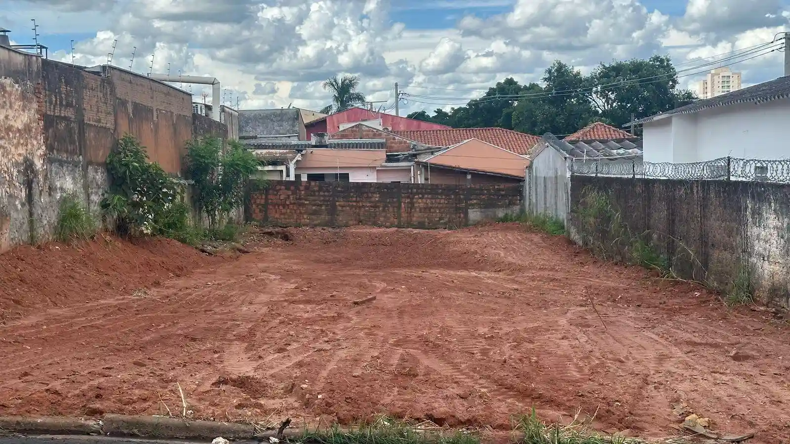 Terreno / Lote / Condomínio  à venda, 363m² — foto 1 de 3
