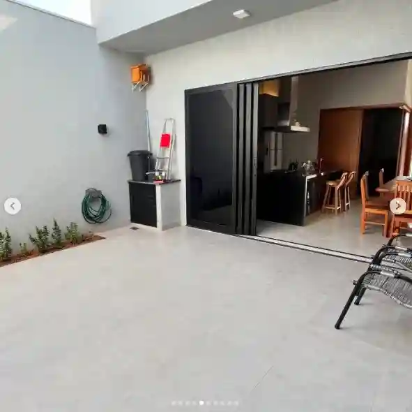 Casa com 3 quartos à venda, 220m² — foto 3 de 9