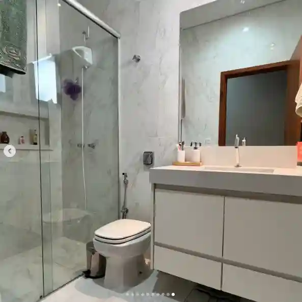 Casa com 3 quartos à venda, 220m² — foto 2 de 9
