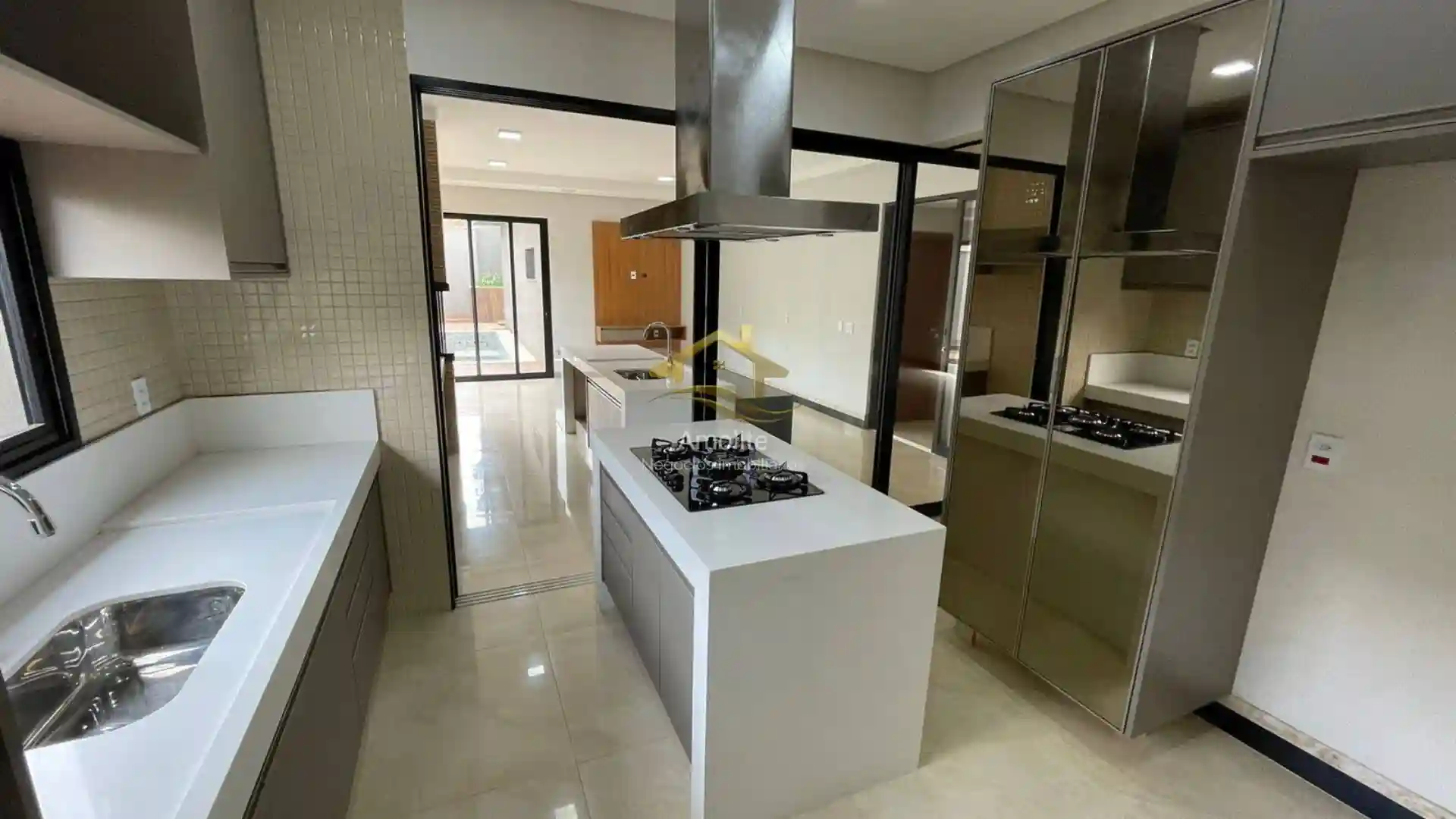 Casa de Condomínio com 4 quartos à venda, 268m² — foto 18 de 28