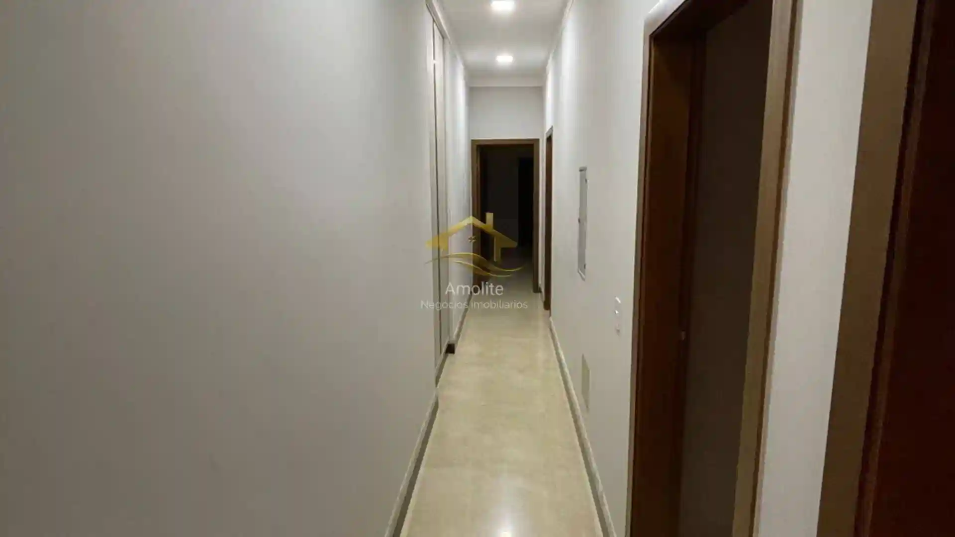 Casa de Condomínio com 4 quartos à venda, 268m² — foto 3 de 28