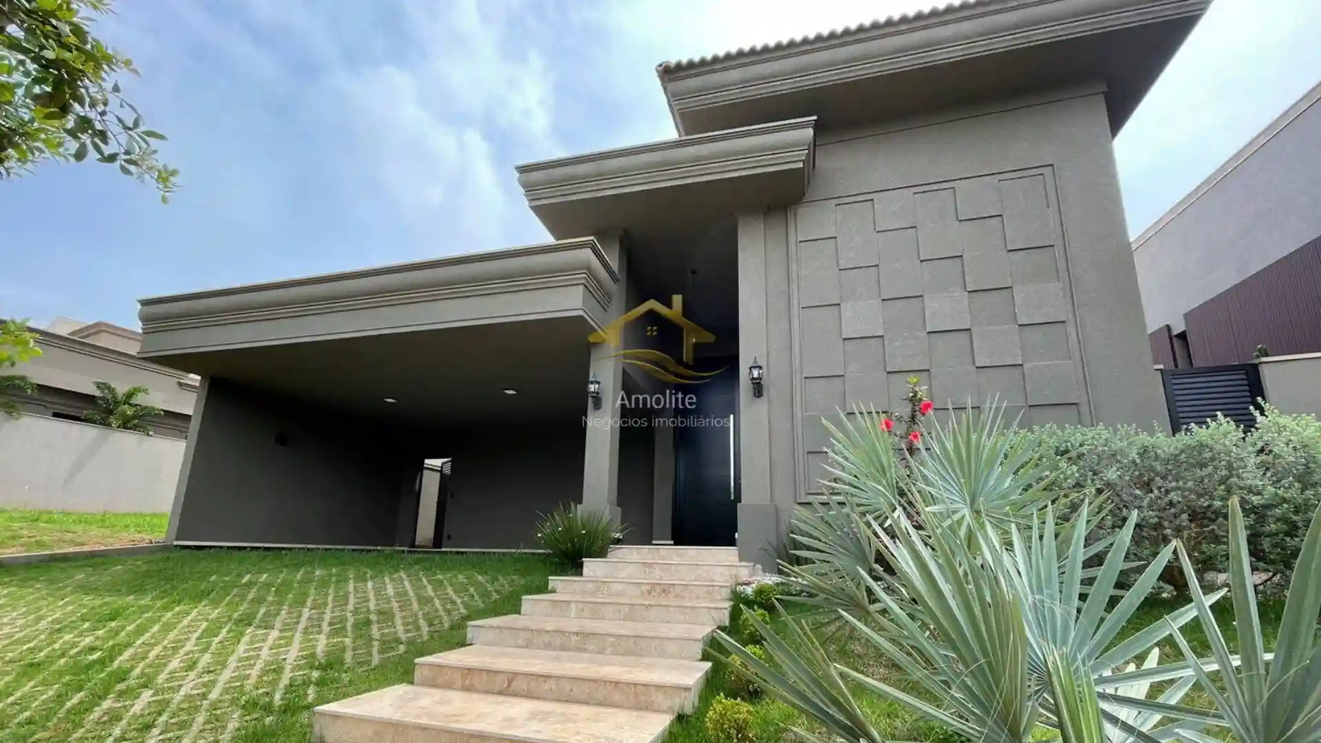 Casa de Condomínio com 4 quartos à venda, 268m² — foto 1 de 28