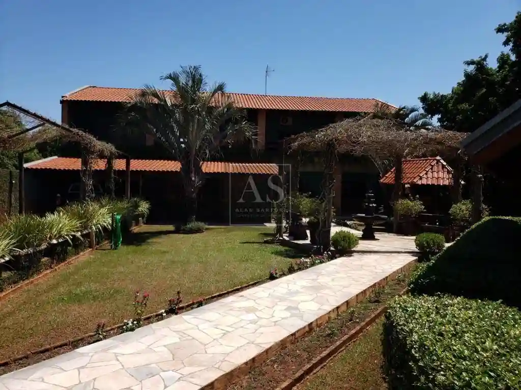 Fazenda / Sítio / Chácara com 3 quartos à venda, 1100m² — foto 1 de 11