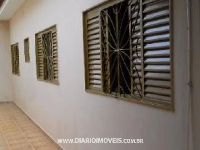 Casa à venda — foto 2 de 2