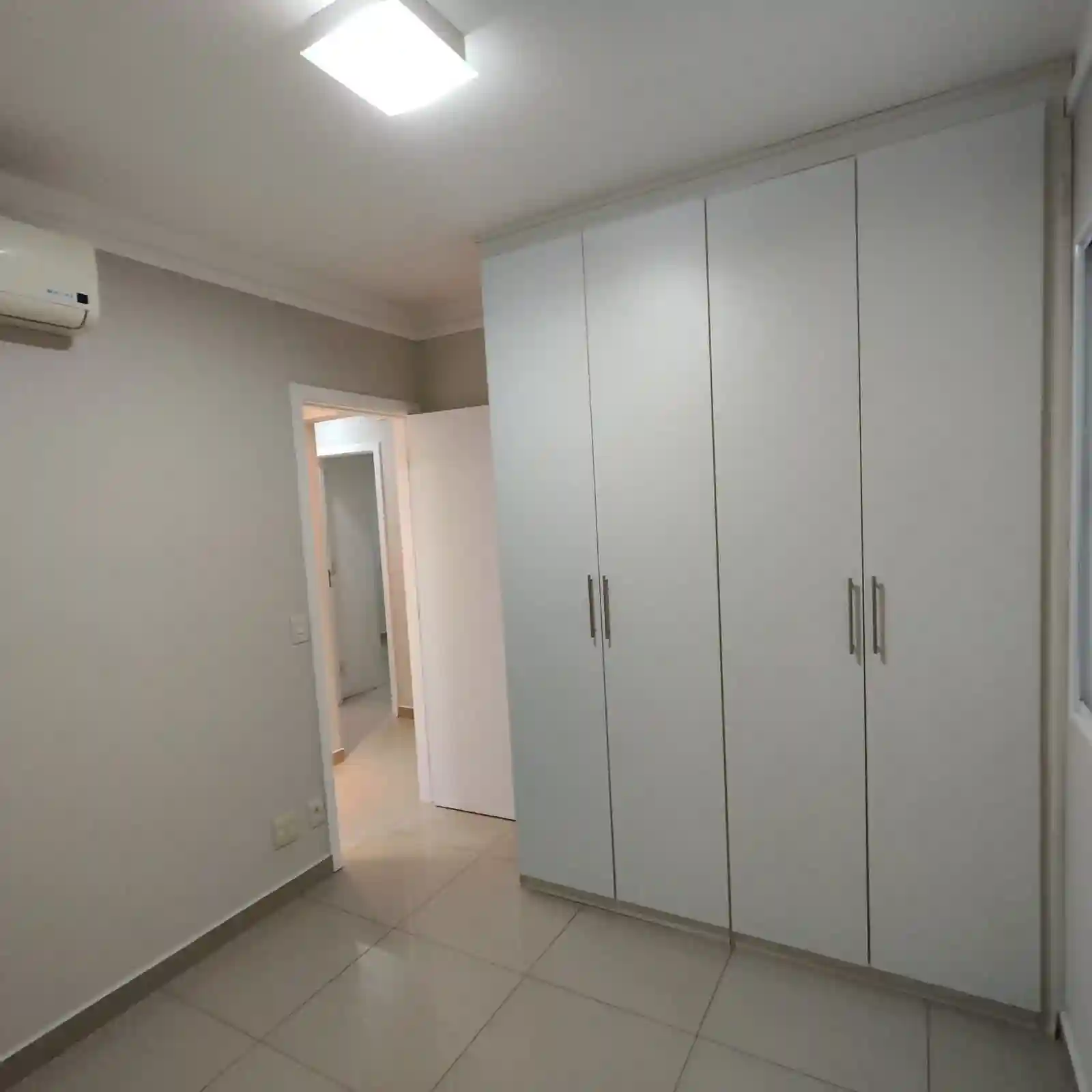 Apartamento com 3 quartos à venda, 90m² — foto 3 de 8