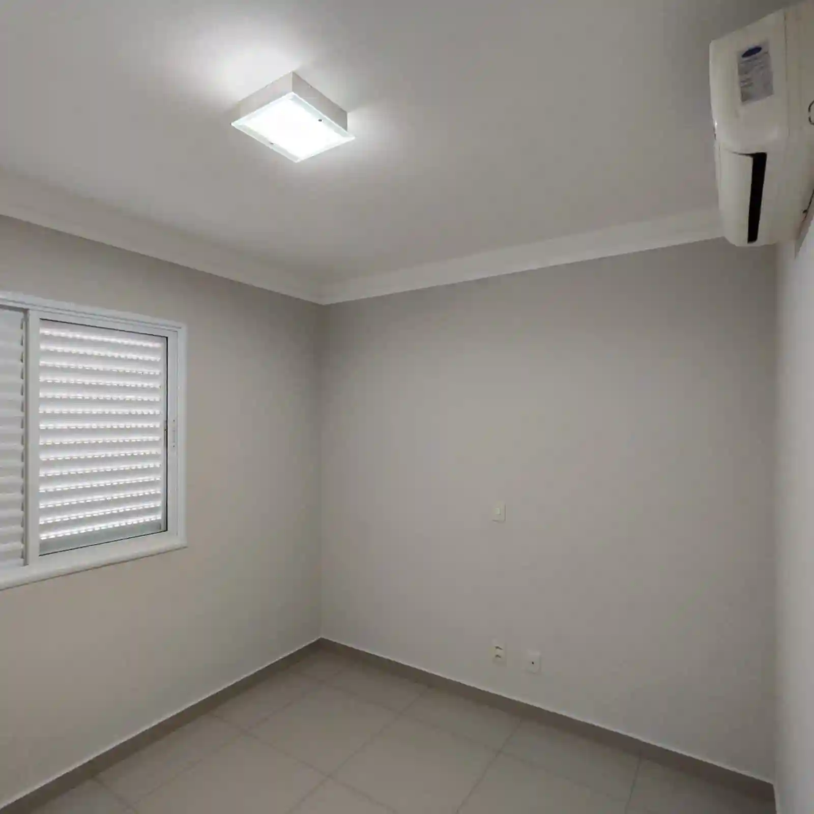 Apartamento com 3 quartos à venda, 90m² — foto 1 de 8