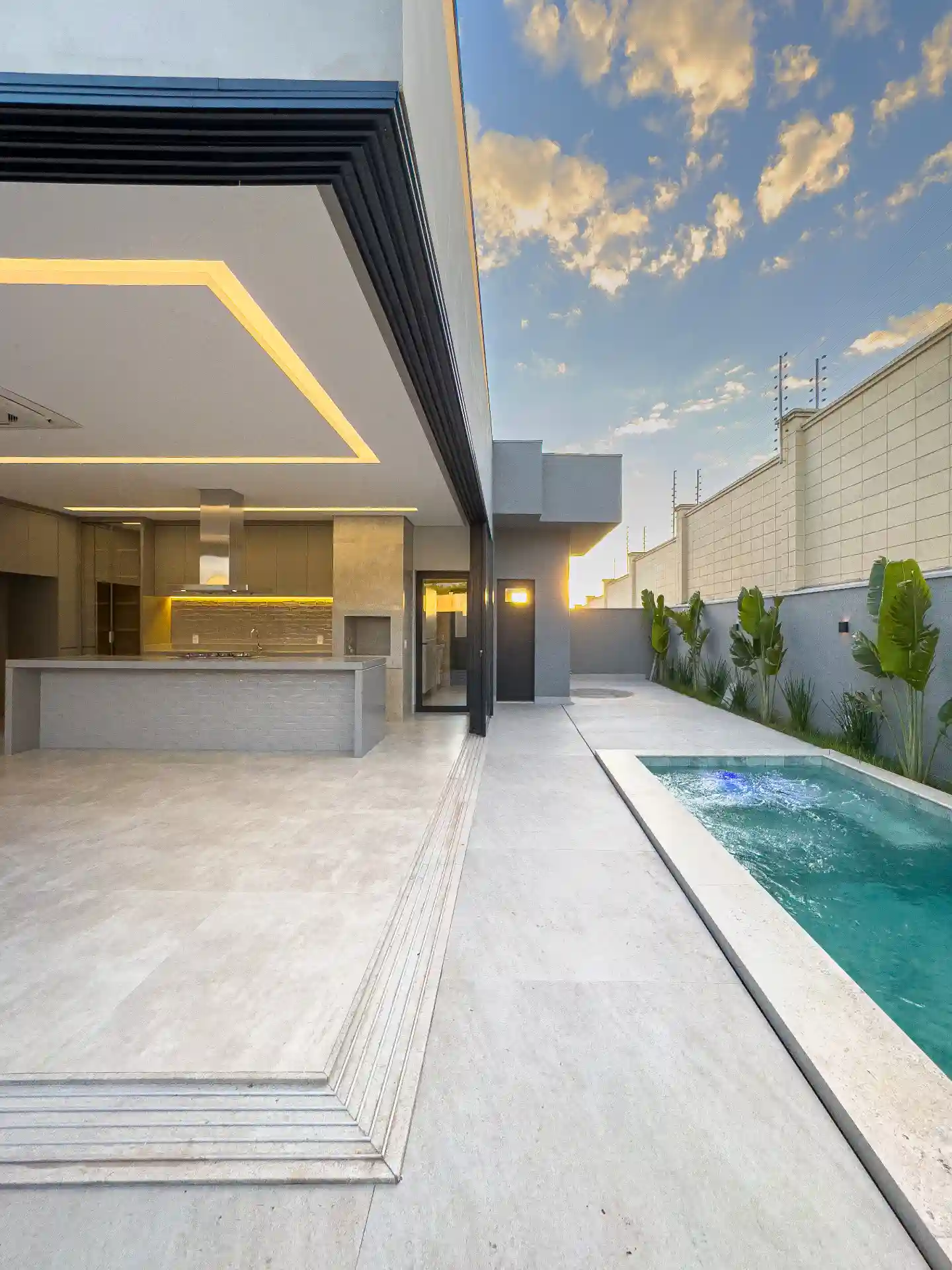 Casa de Condomínio com 4 quartos à venda, 265m² — foto 8 de 25