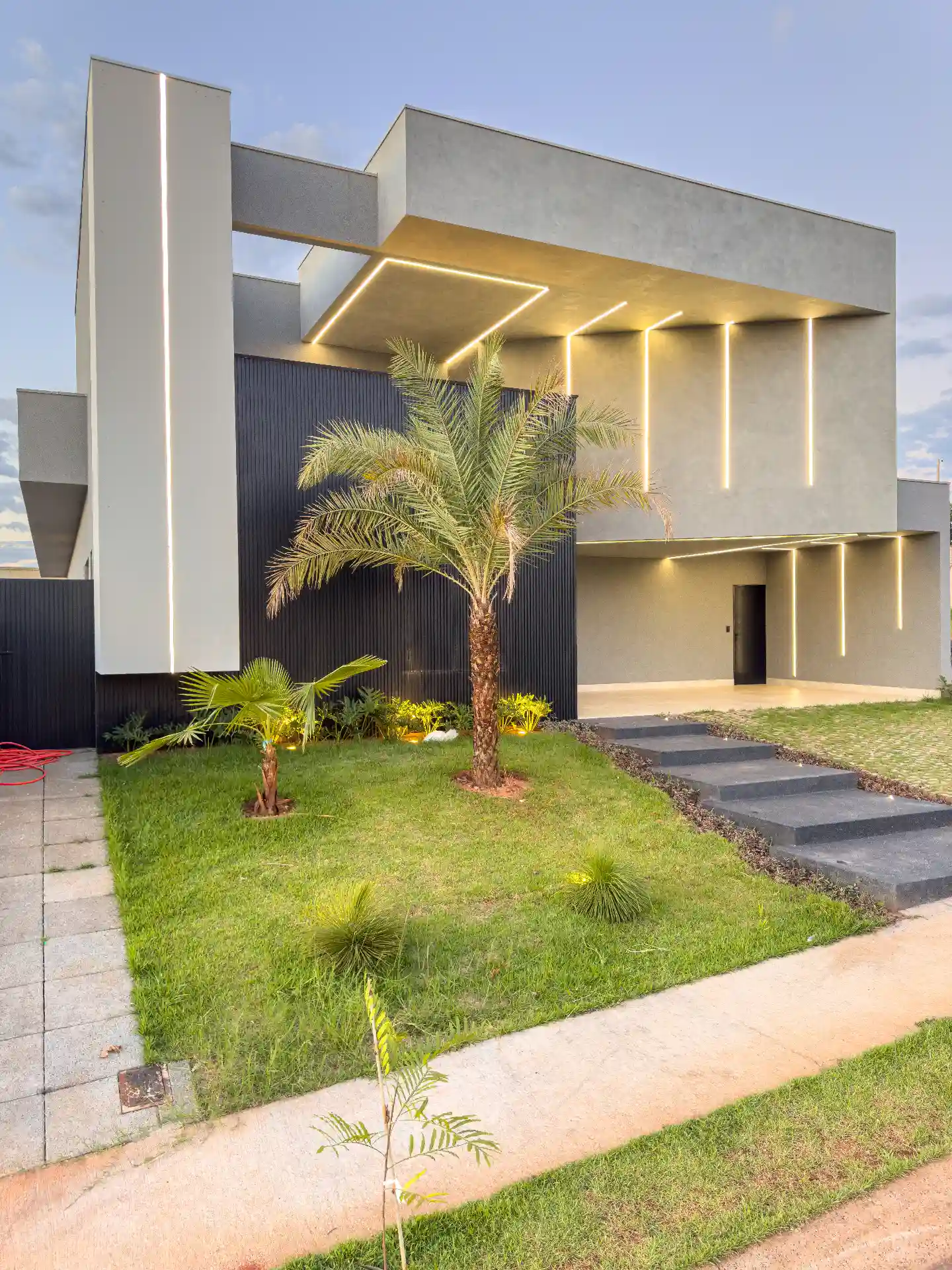 Casa de Condomínio com 4 quartos à venda, 265m² — foto 1 de 25