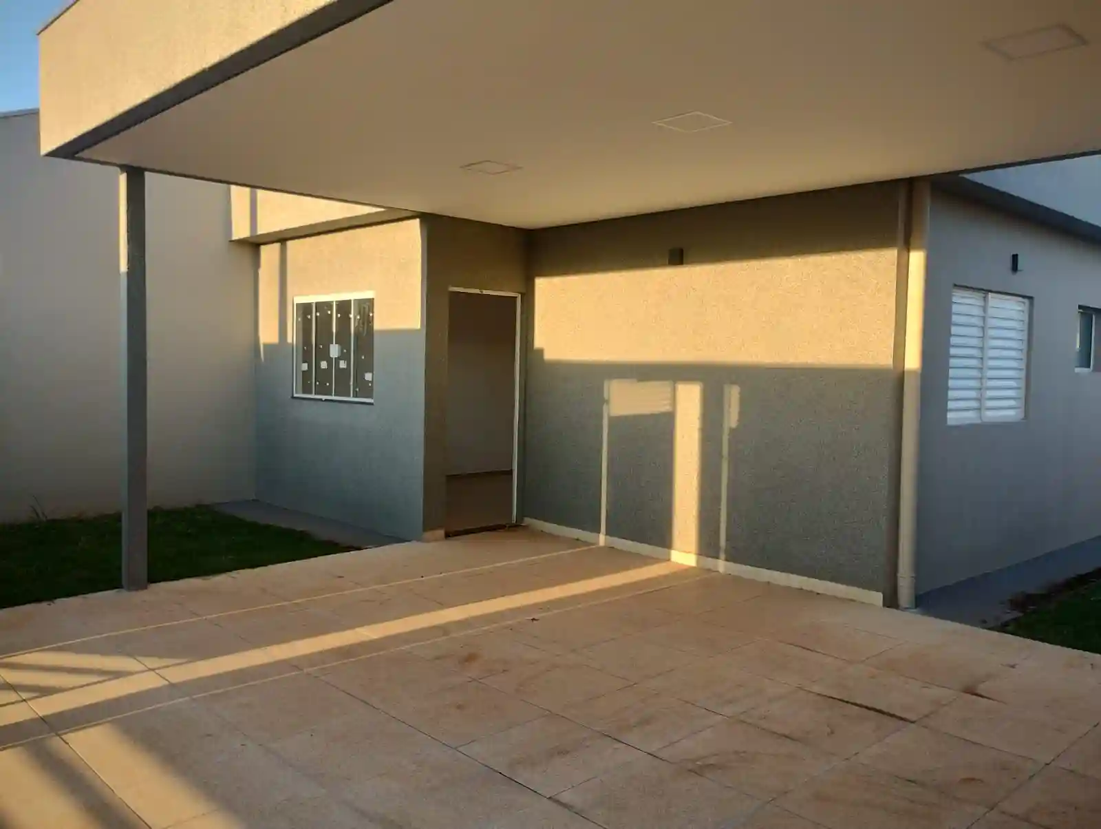 Casa com 3 quartos para aluguel, 200m² — foto 1 de 8