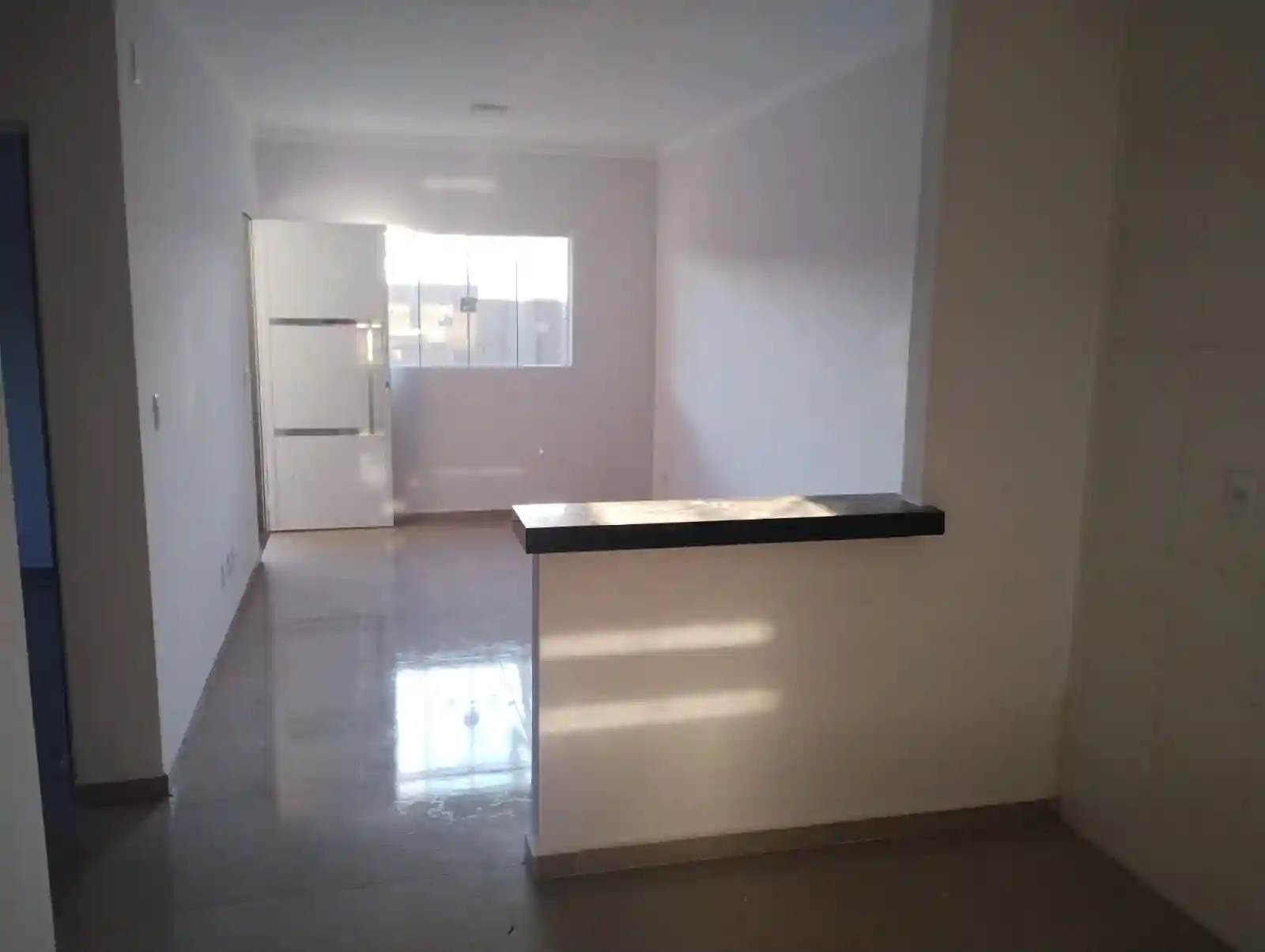 Casa com 3 quartos para aluguel, 200m² — foto 2 de 8