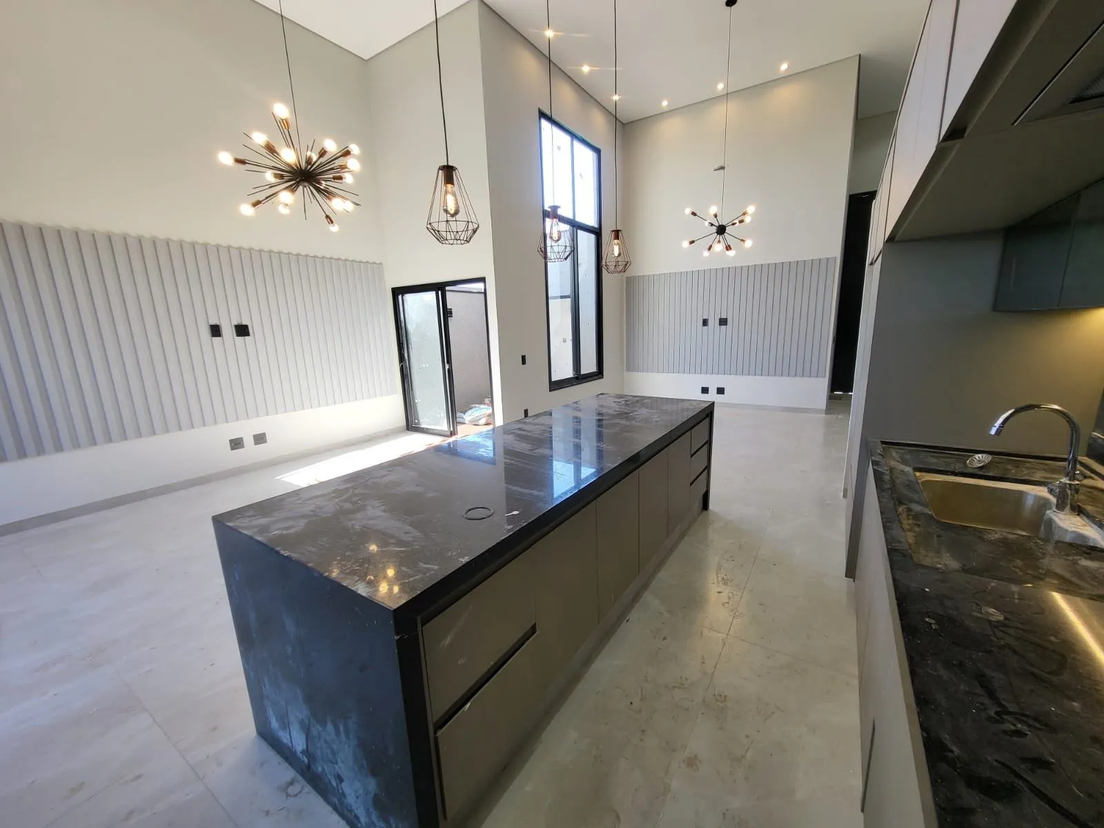 Casa de Condomínio com 3 quartos à venda, 300m² — foto 3 de 23