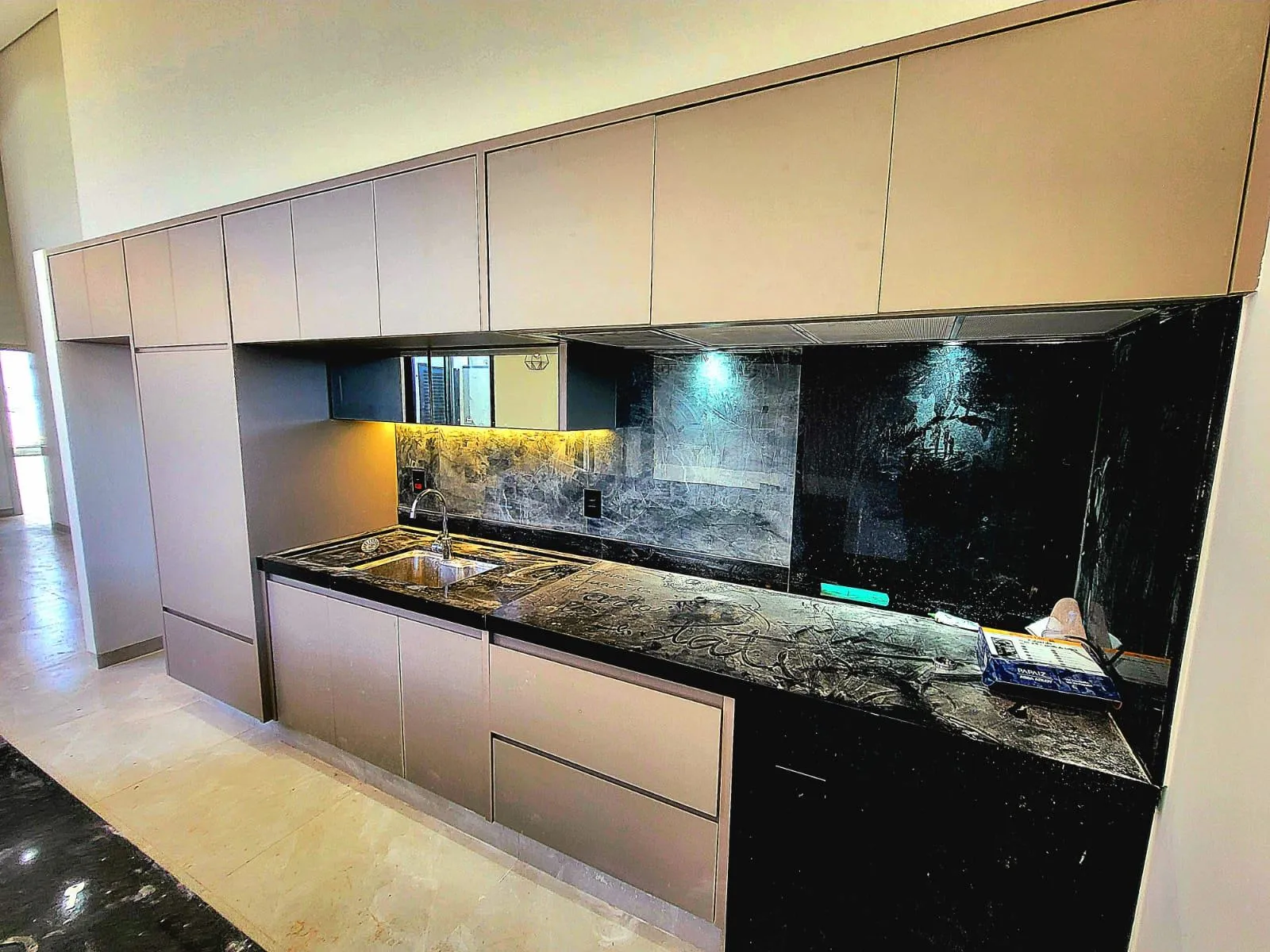 Casa de Condomínio com 3 quartos à venda, 300m² — foto 2 de 23