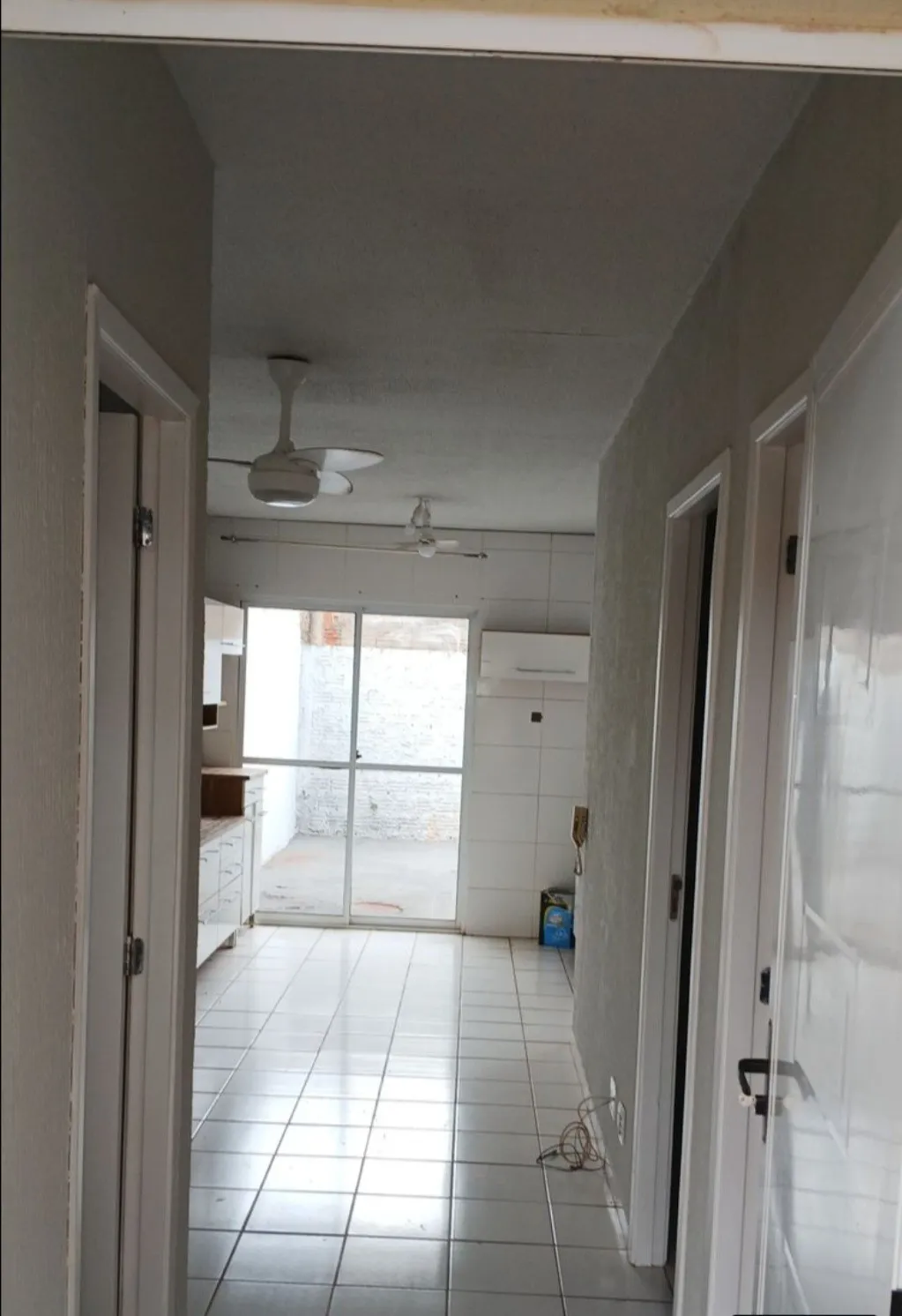Casa de Condomínio com 2 quartos para aluguel, 60m² — foto 2 de 29