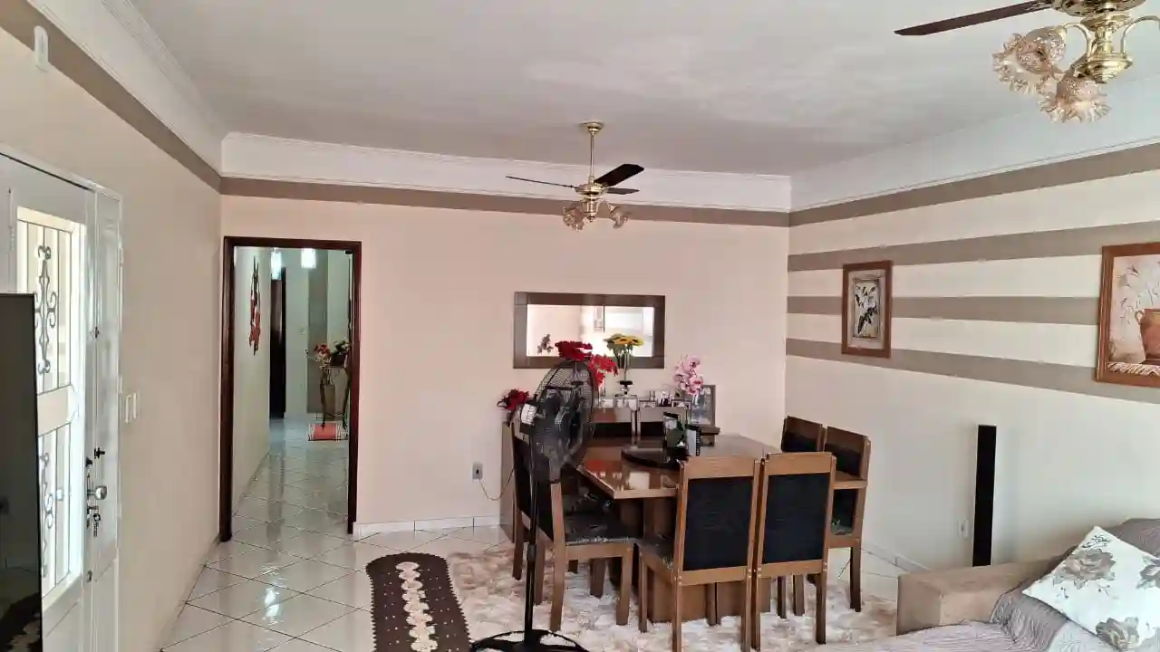 Casa de Vila com 3 quartos à venda, 220m² — foto 1 de 16