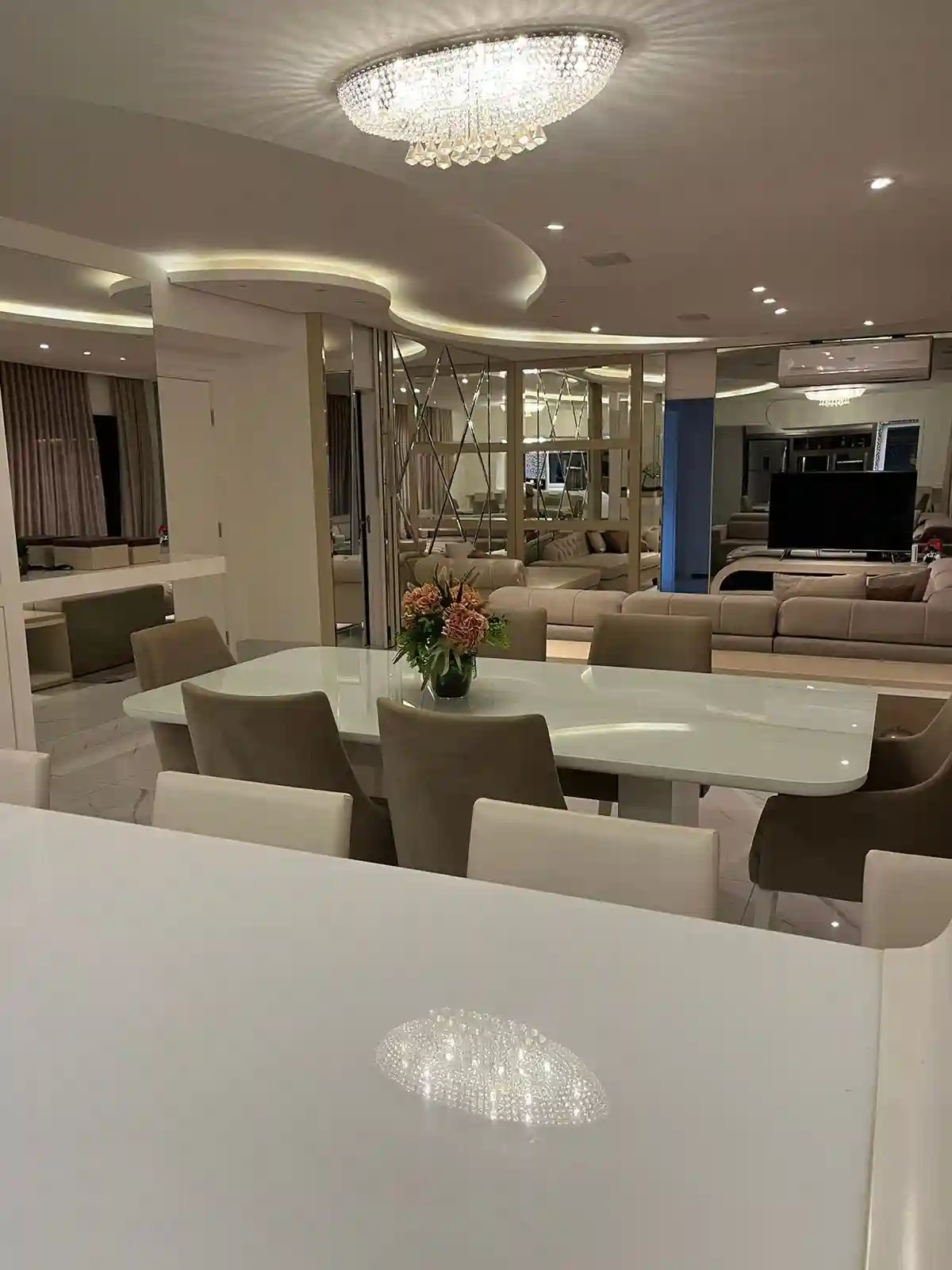 Apartamento com 4 quartos à venda, 174m² — foto 2 de 19