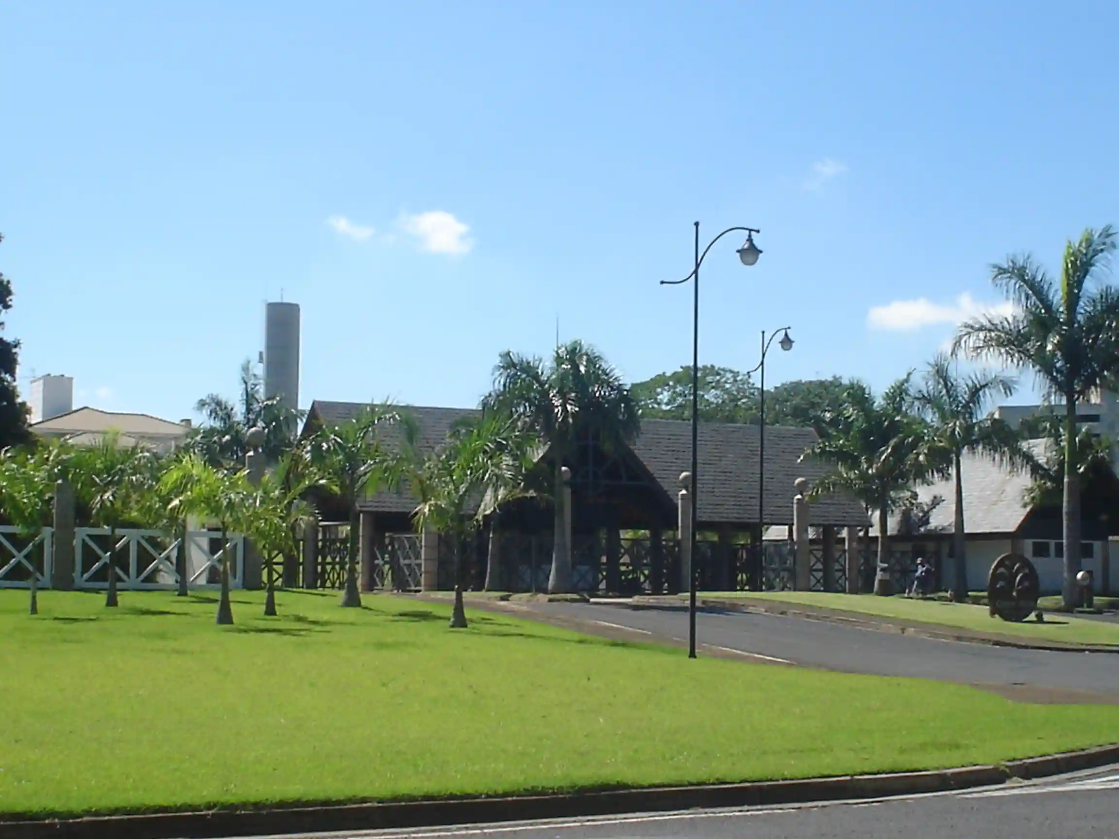 Casa de Condomínio com 4 quartos à venda, 468m² — foto 2 de 2