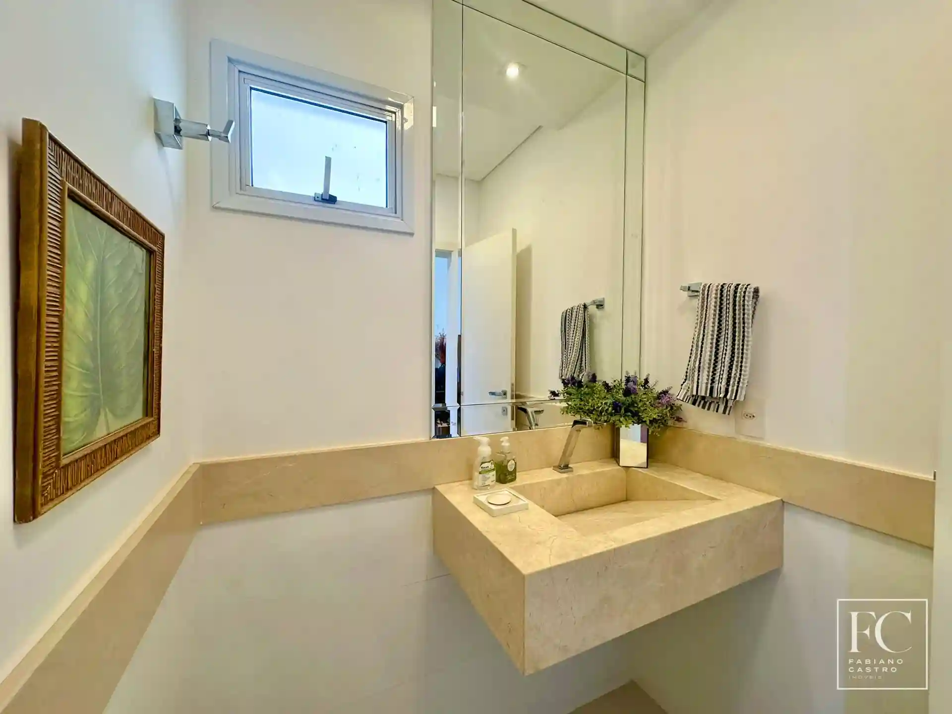 Casa de Condomínio com 3 quartos à venda, 220m² — foto 4 de 32