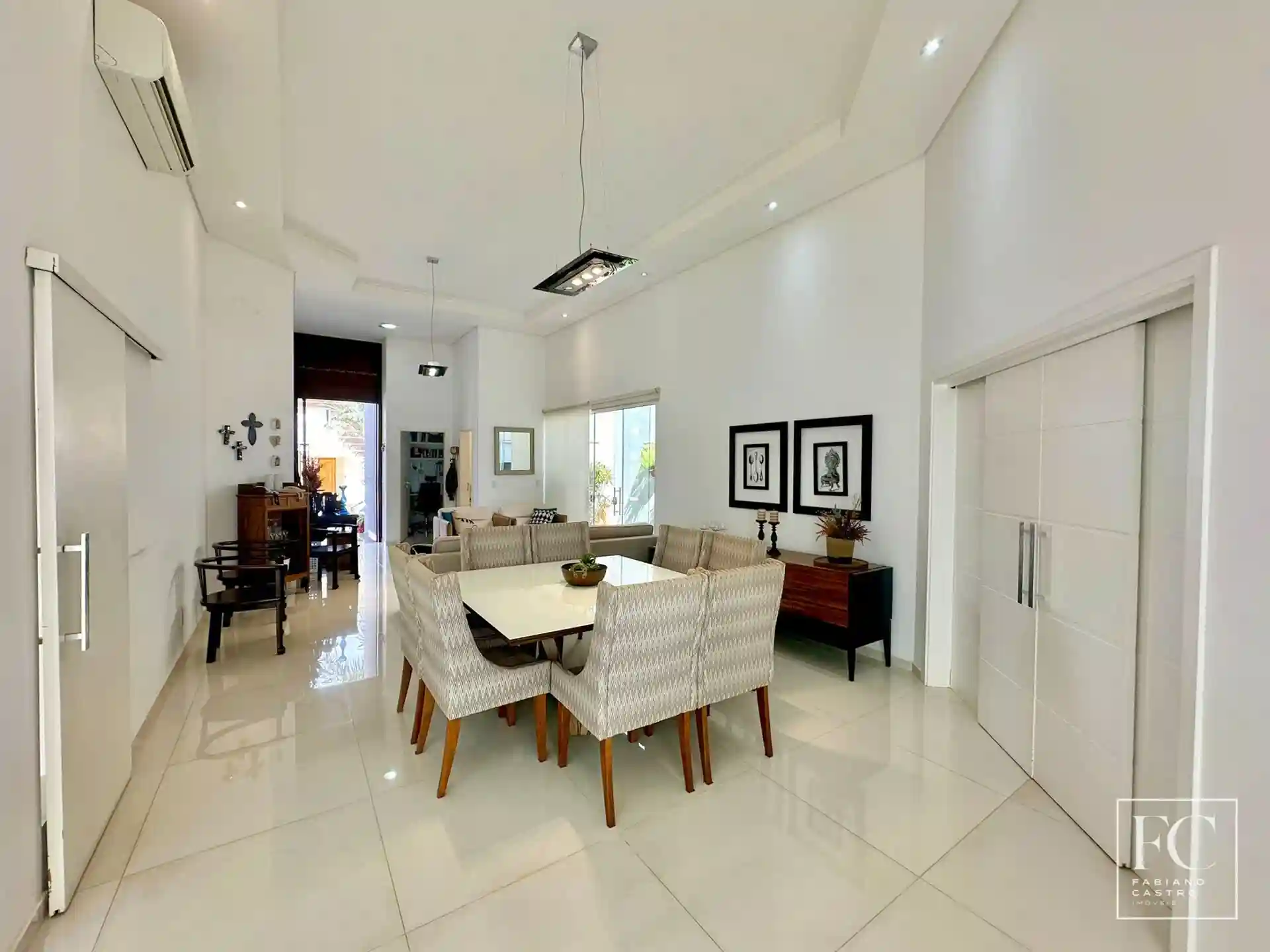 Casa de Condomínio com 3 quartos à venda, 220m² — foto 8 de 32