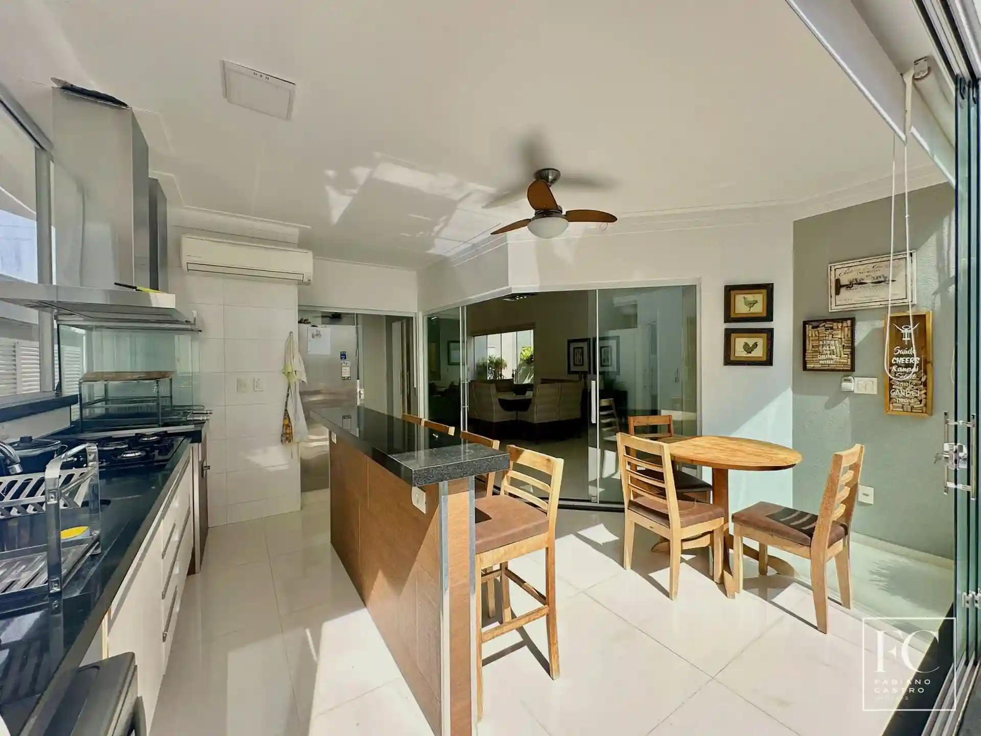 Casa de Condomínio com 3 quartos à venda, 220m² — foto 16 de 32