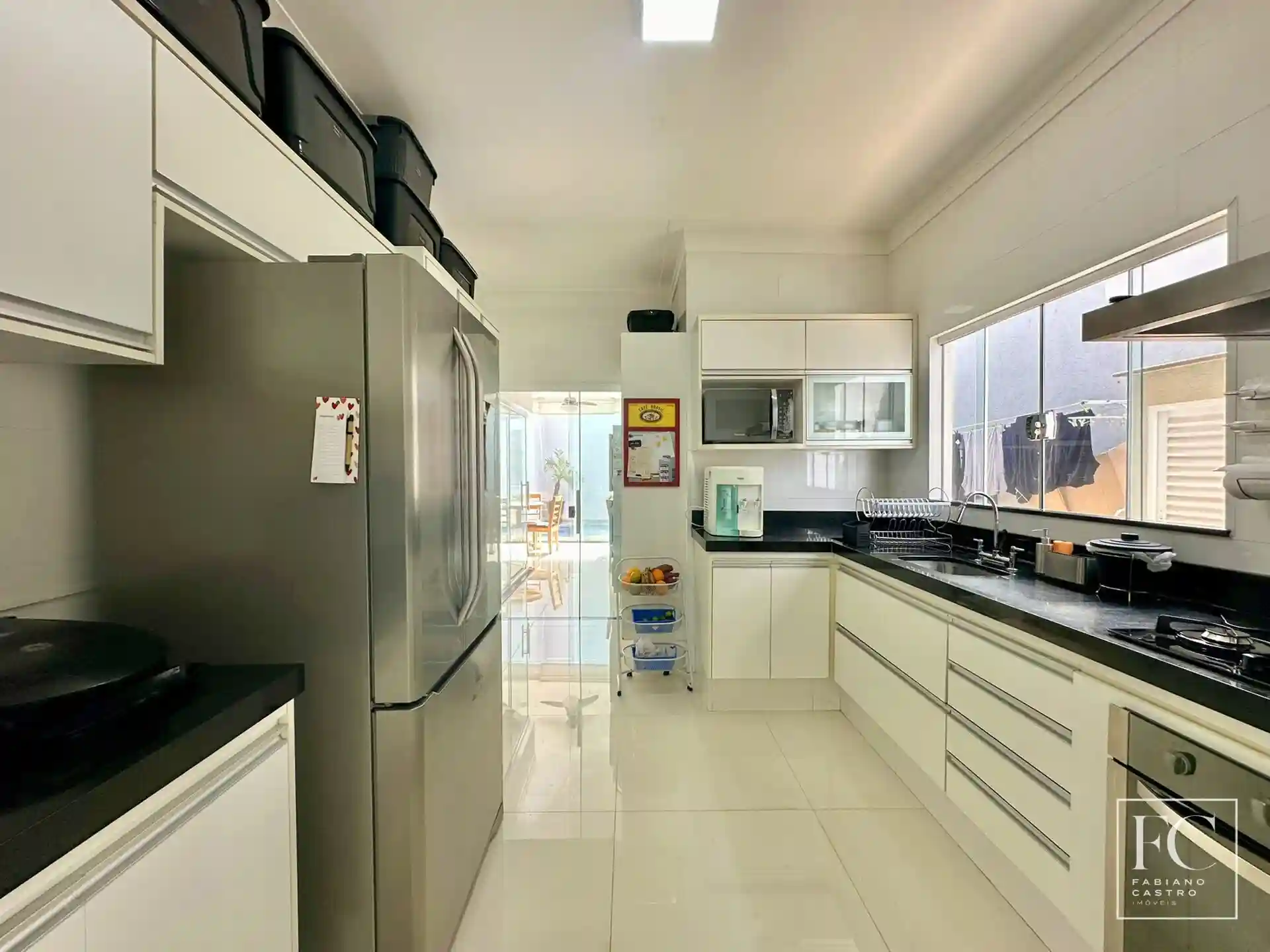 Casa de Condomínio com 3 quartos à venda, 220m² — foto 14 de 32