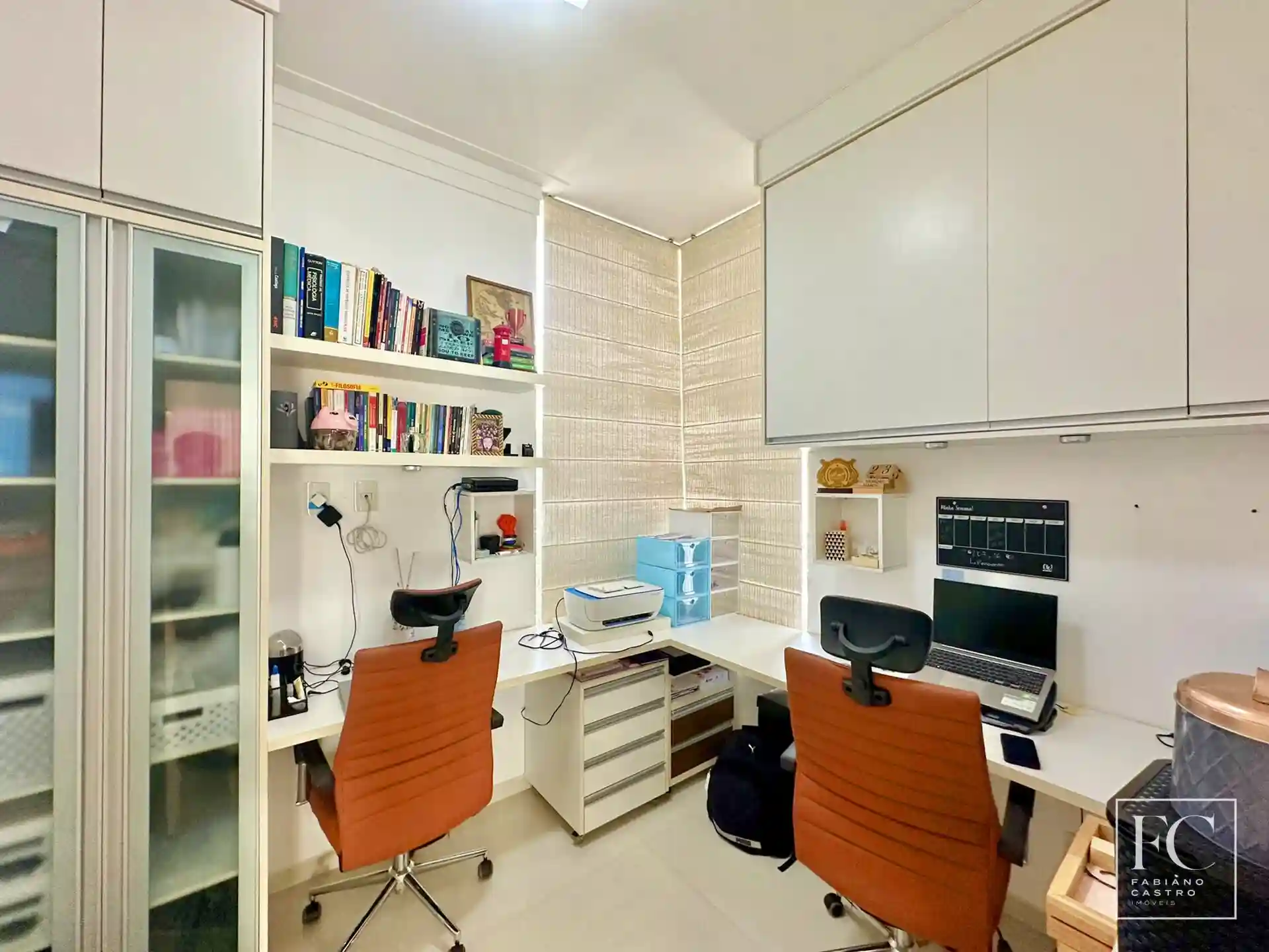 Casa de Condomínio com 3 quartos à venda, 220m² — foto 9 de 32